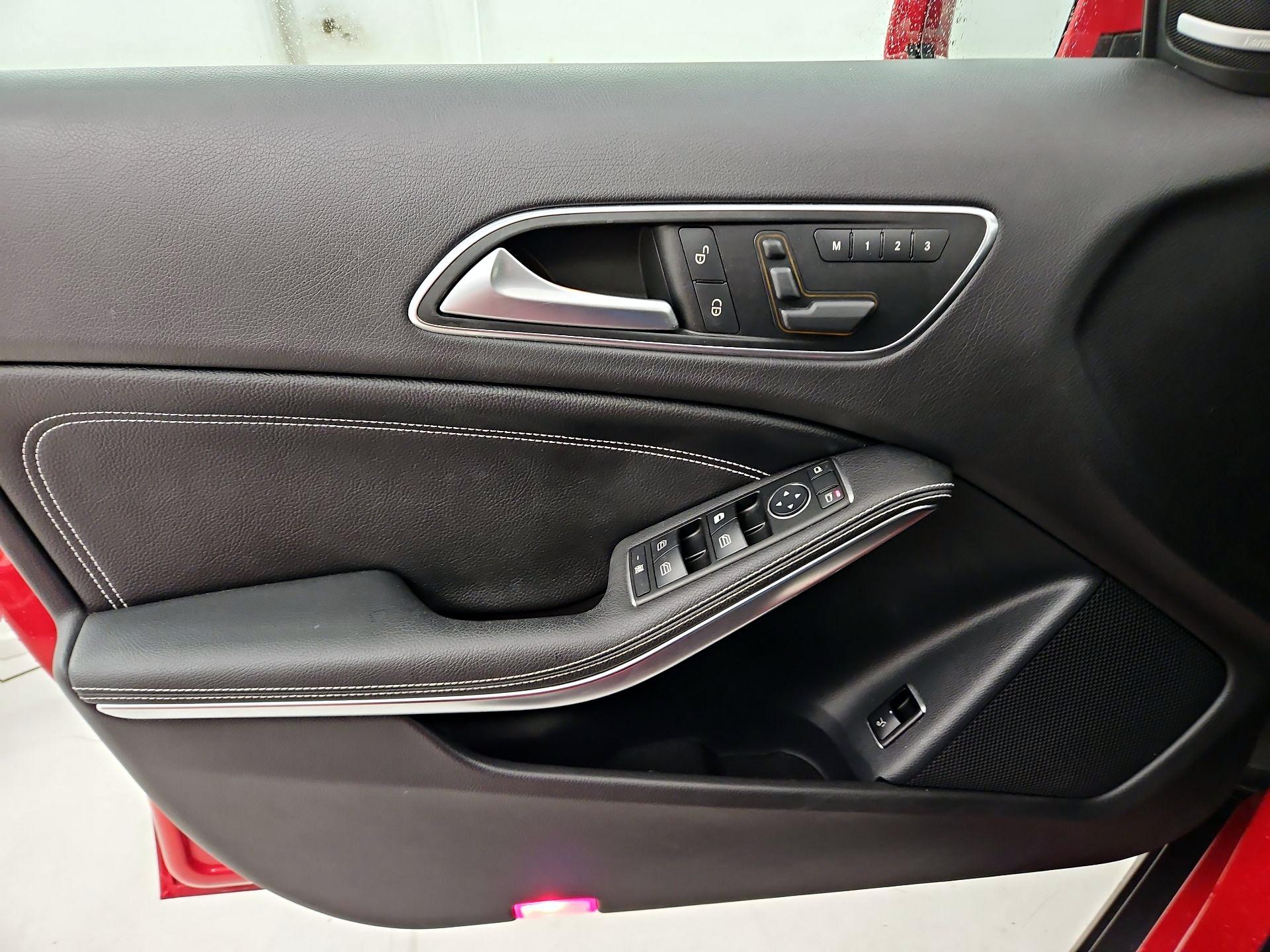 Thumbnail: 2015 Mercedes-Benz GLA - 12