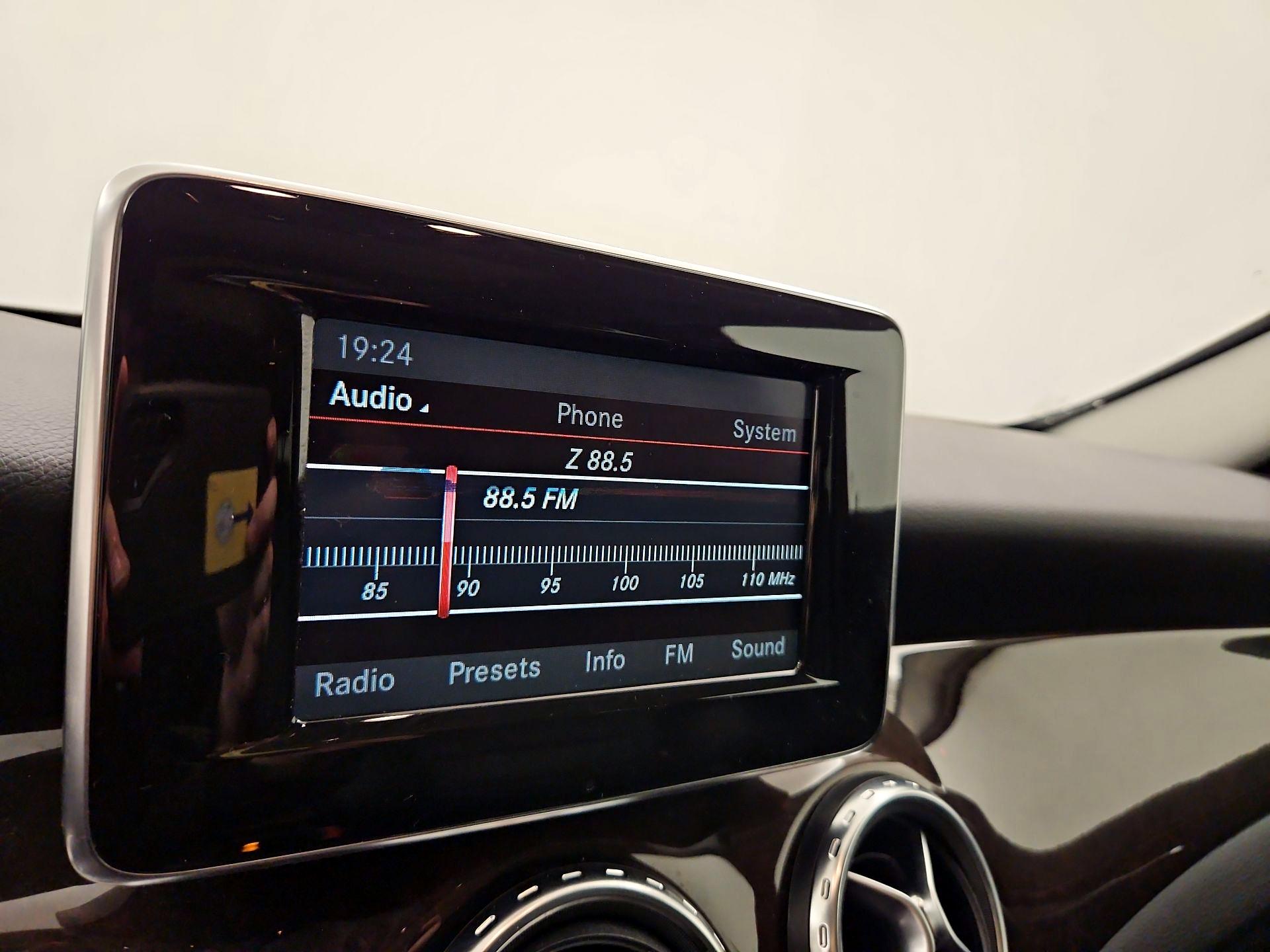 Thumbnail: 2015 Mercedes-Benz GLA - 15