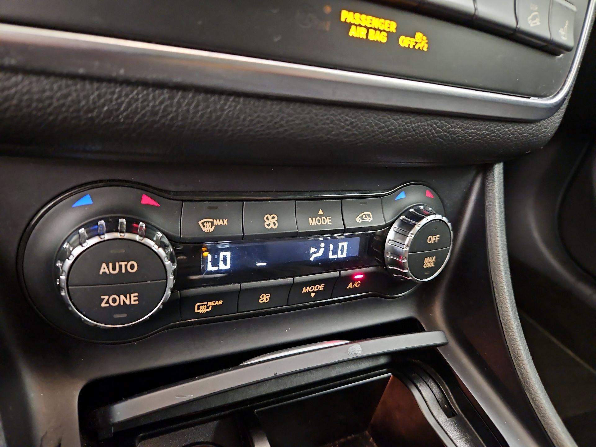 Thumbnail: 2015 Mercedes-Benz GLA - 16