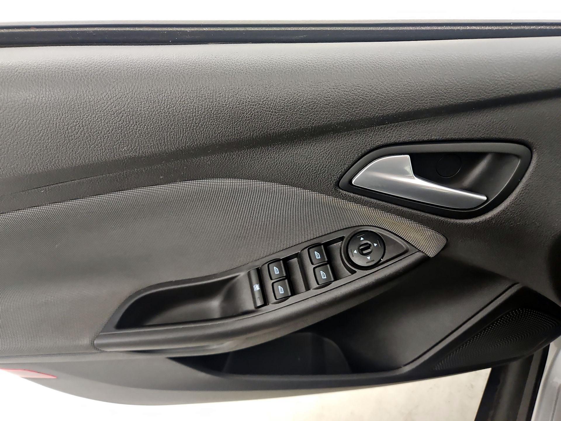 Thumbnail: 2014 Ford Focus - 12