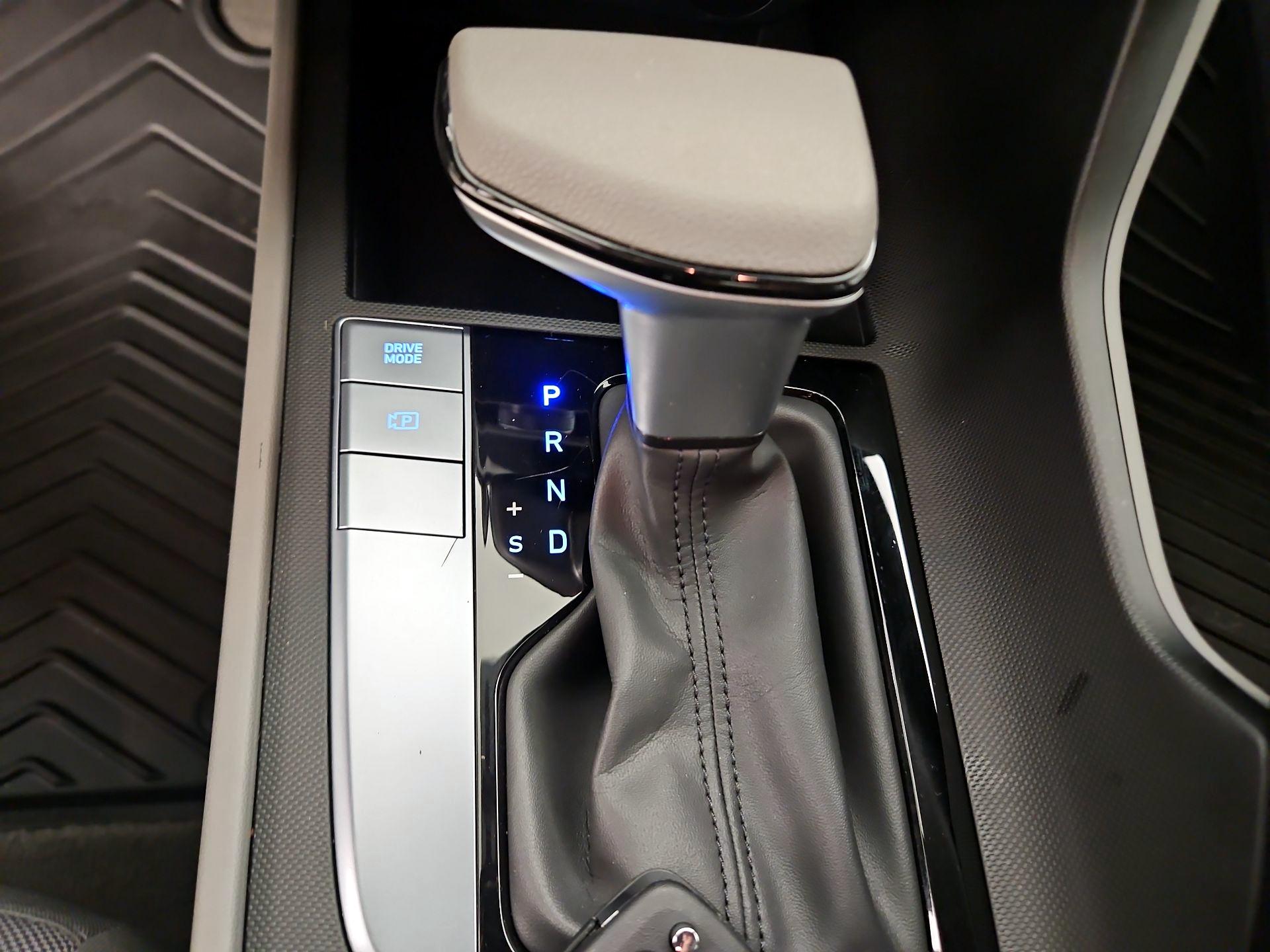 Thumbnail: 2025 Hyundai Elantra - 17