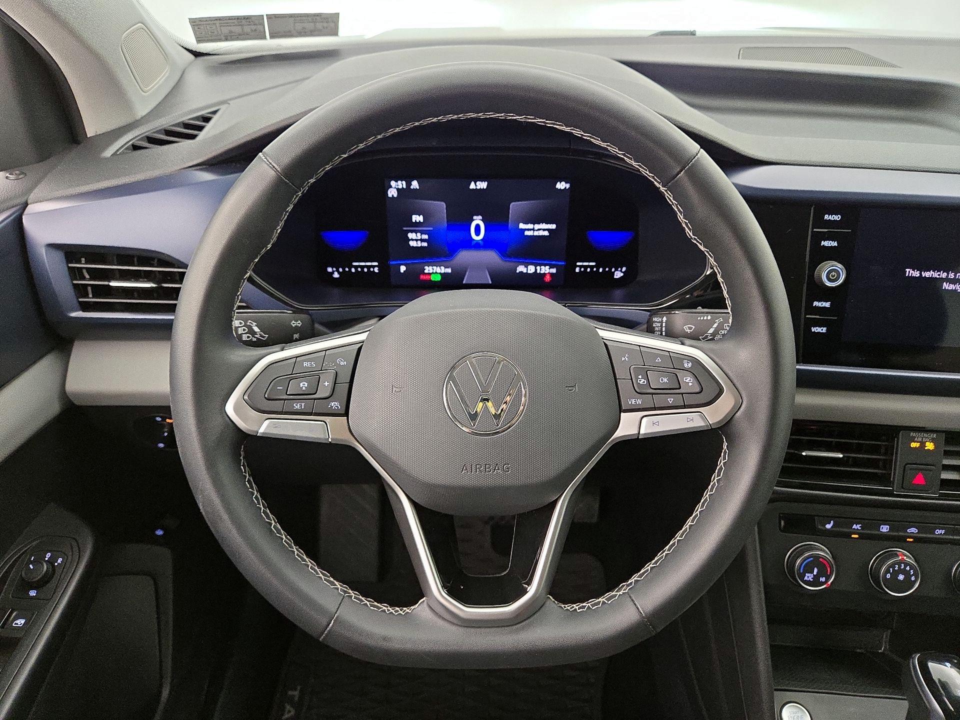 Thumbnail: 2022 Volkswagen Taos - 10