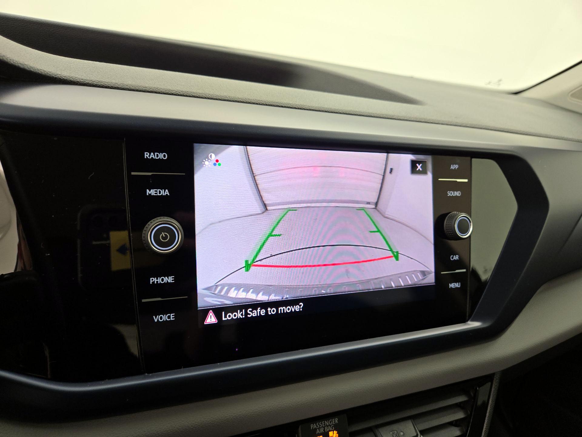 Thumbnail: 2022 Volkswagen Taos - 14