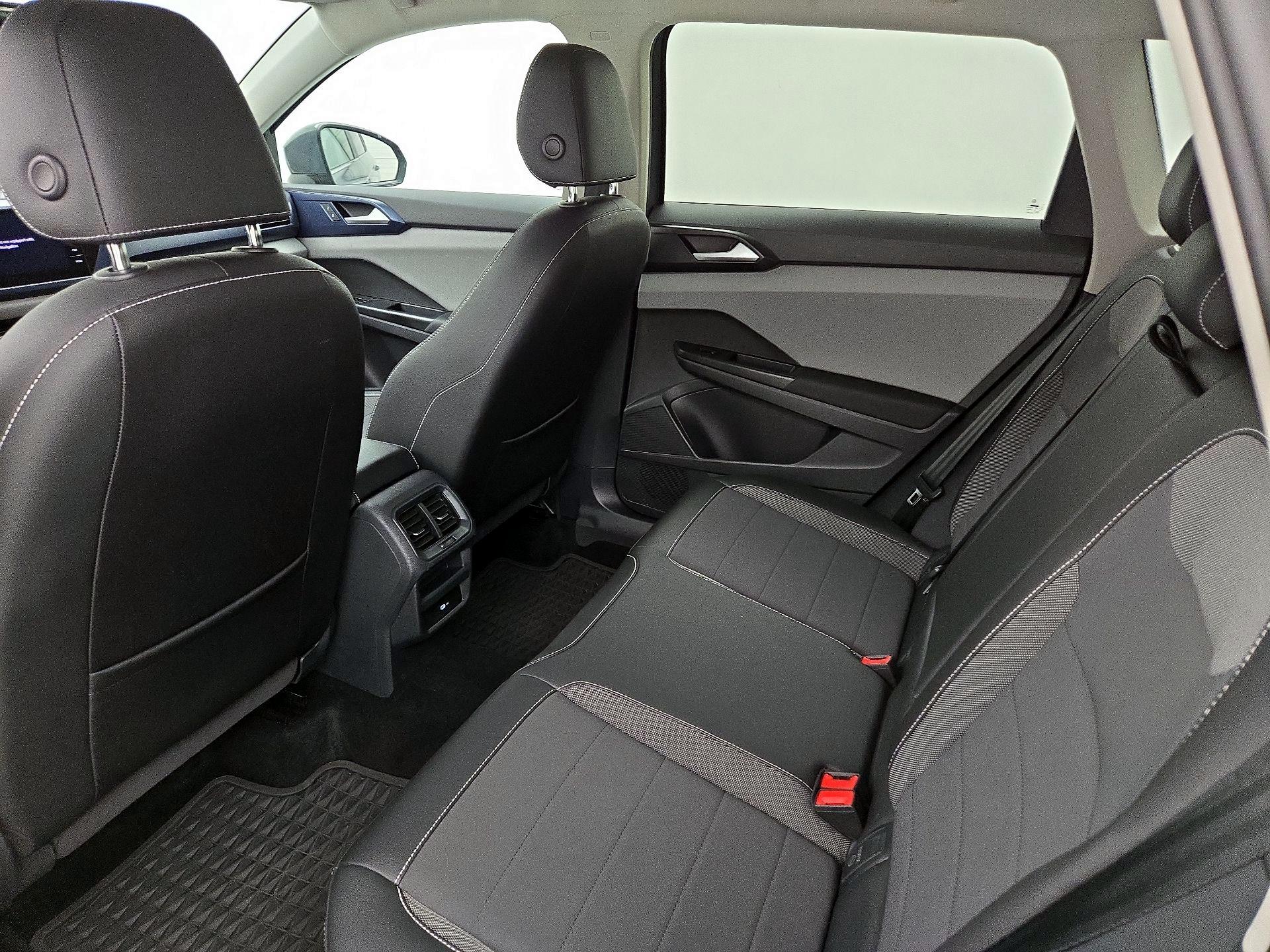 Thumbnail: 2022 Volkswagen Taos - 19