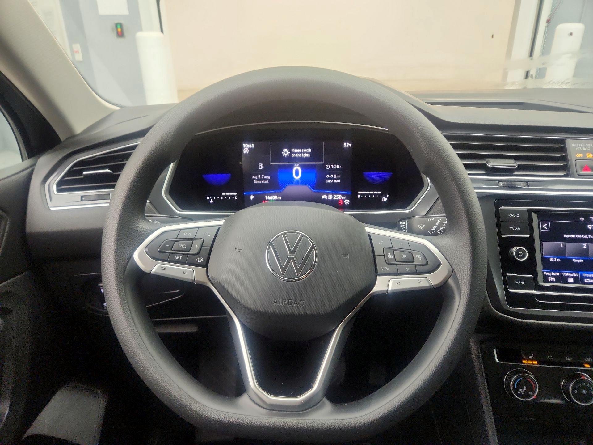 Thumbnail: 2022 Volkswagen Tiguan - 10