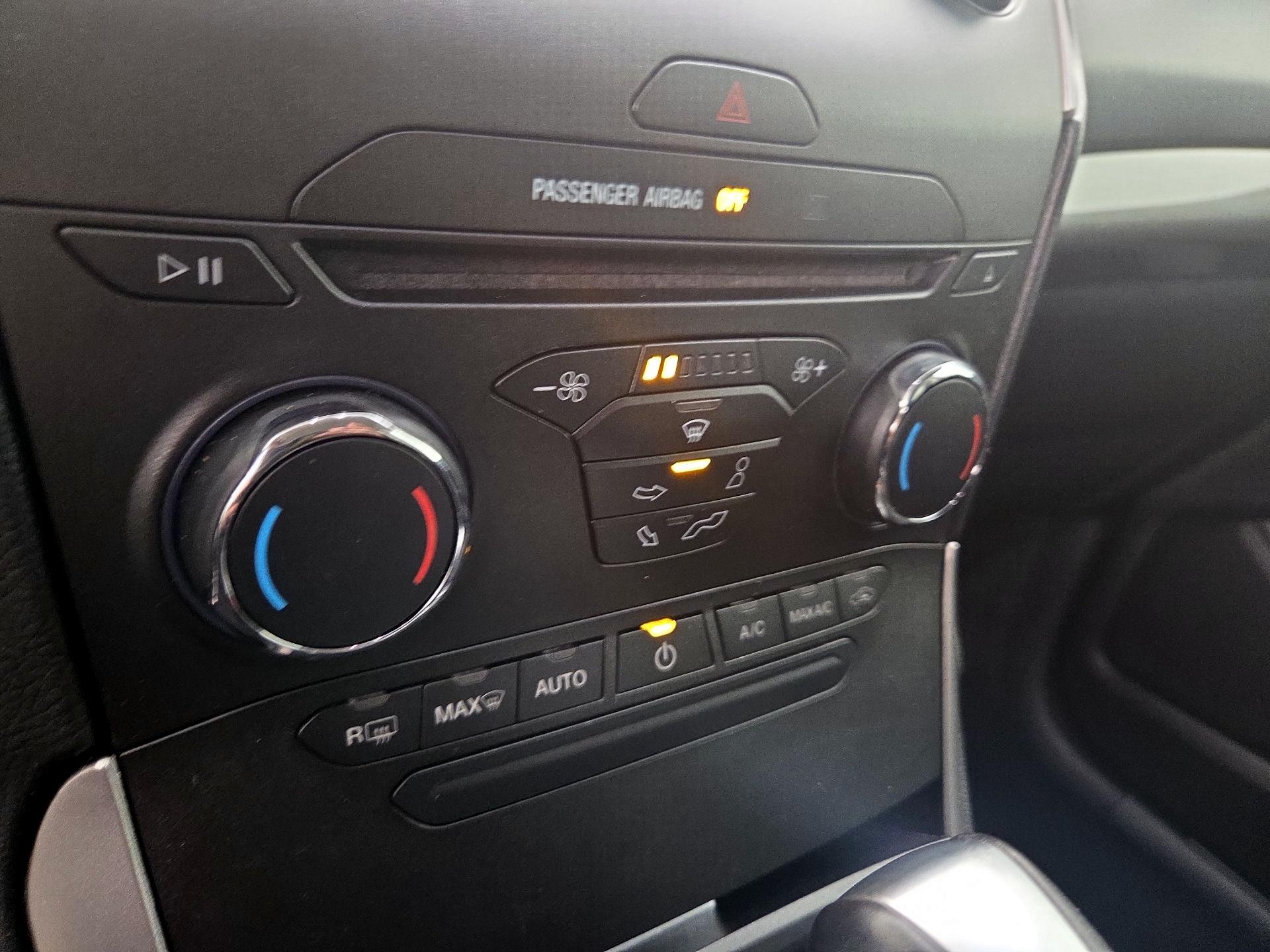 Thumbnail: 2018 Ford Edge - 16