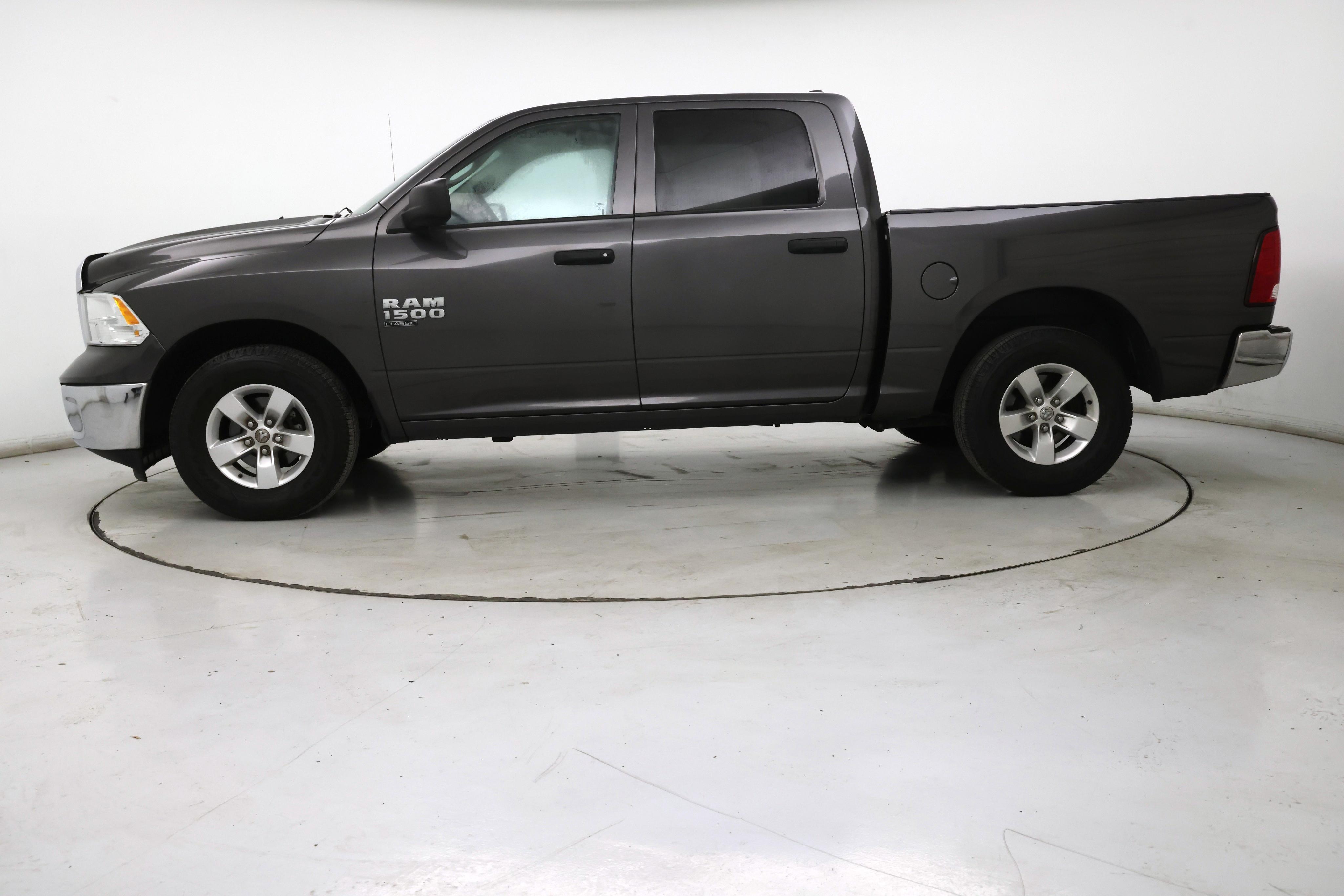 Thumbnail: 2021 RAM 1500 Classic - 3