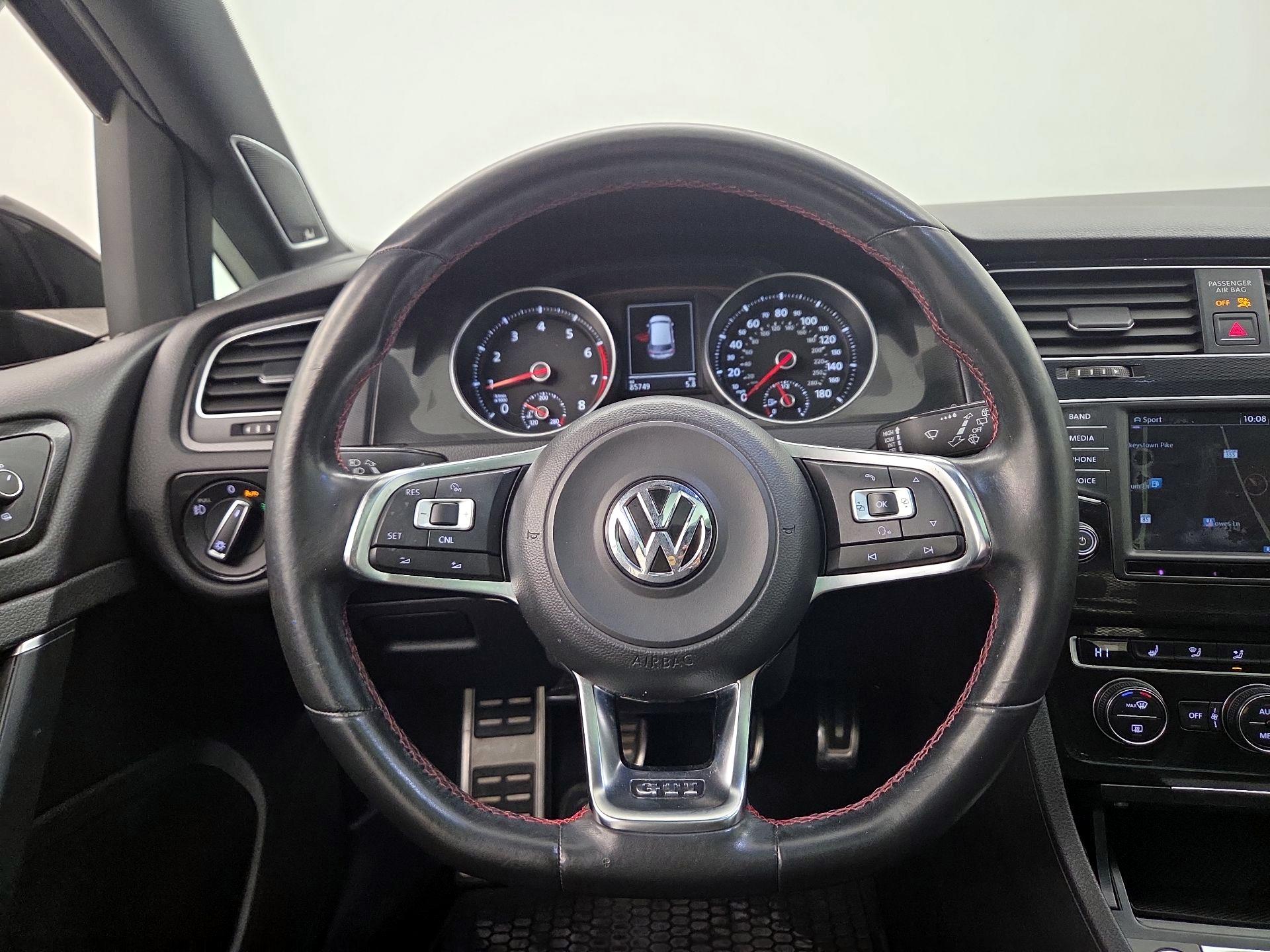 Thumbnail: 2016 Volkswagen Golf - 10