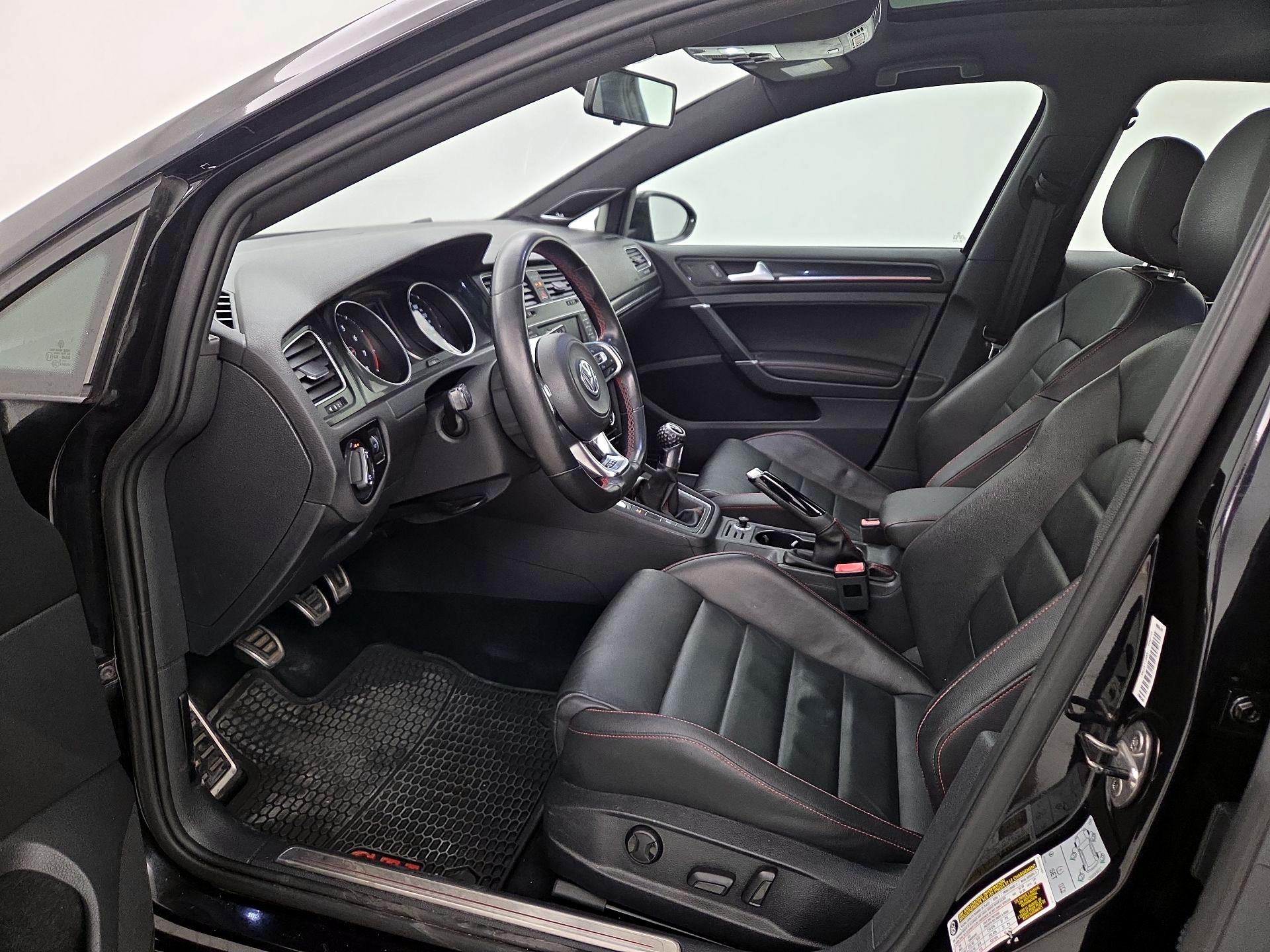 Thumbnail: 2016 Volkswagen Golf - 11