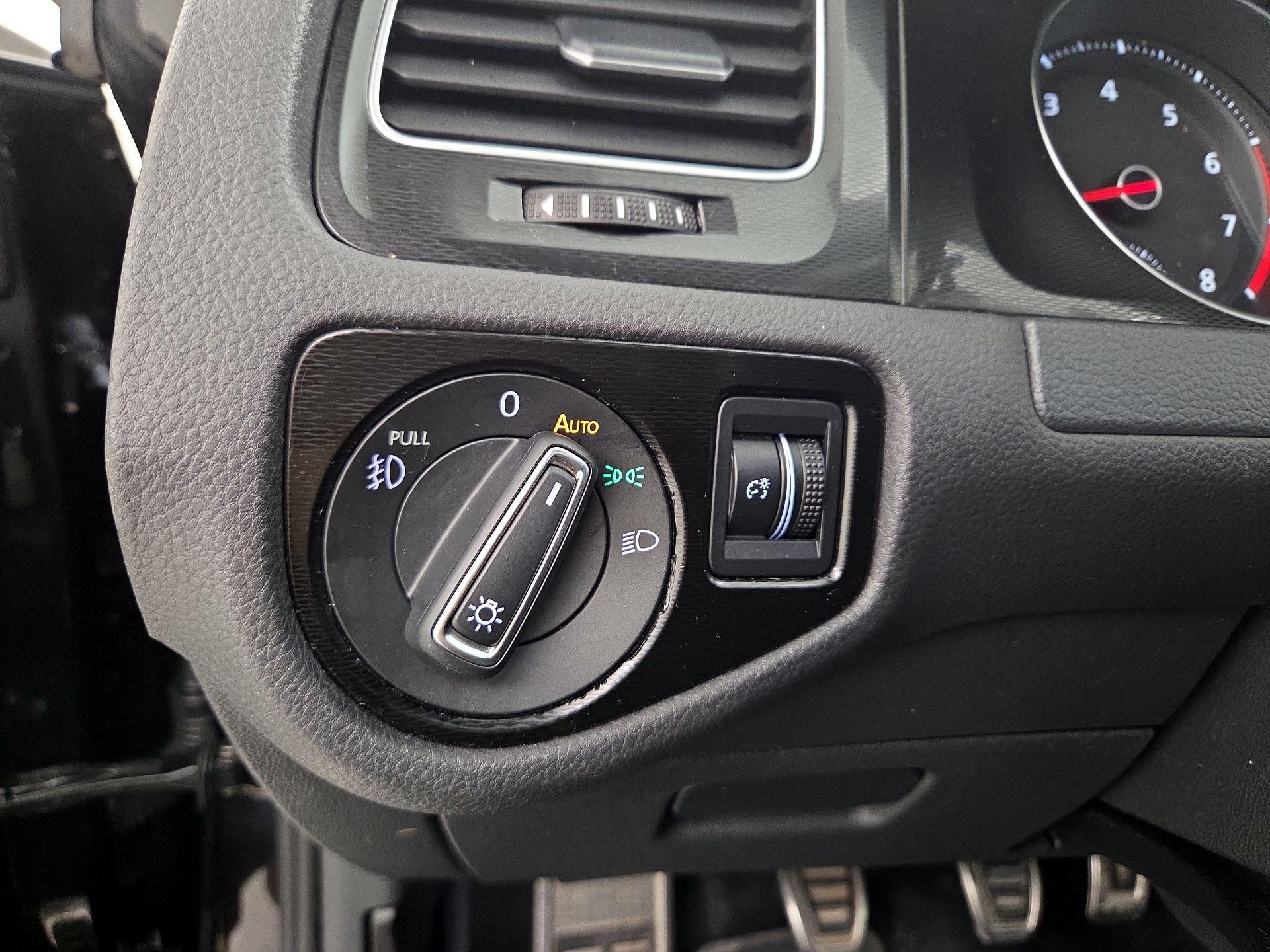 Thumbnail: 2016 Volkswagen Golf - 13