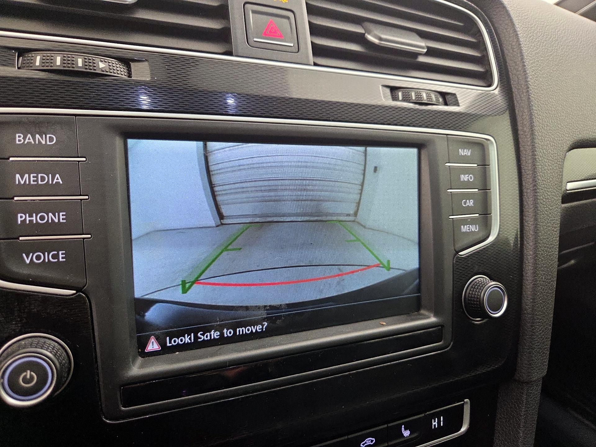 Thumbnail: 2016 Volkswagen Golf - 15