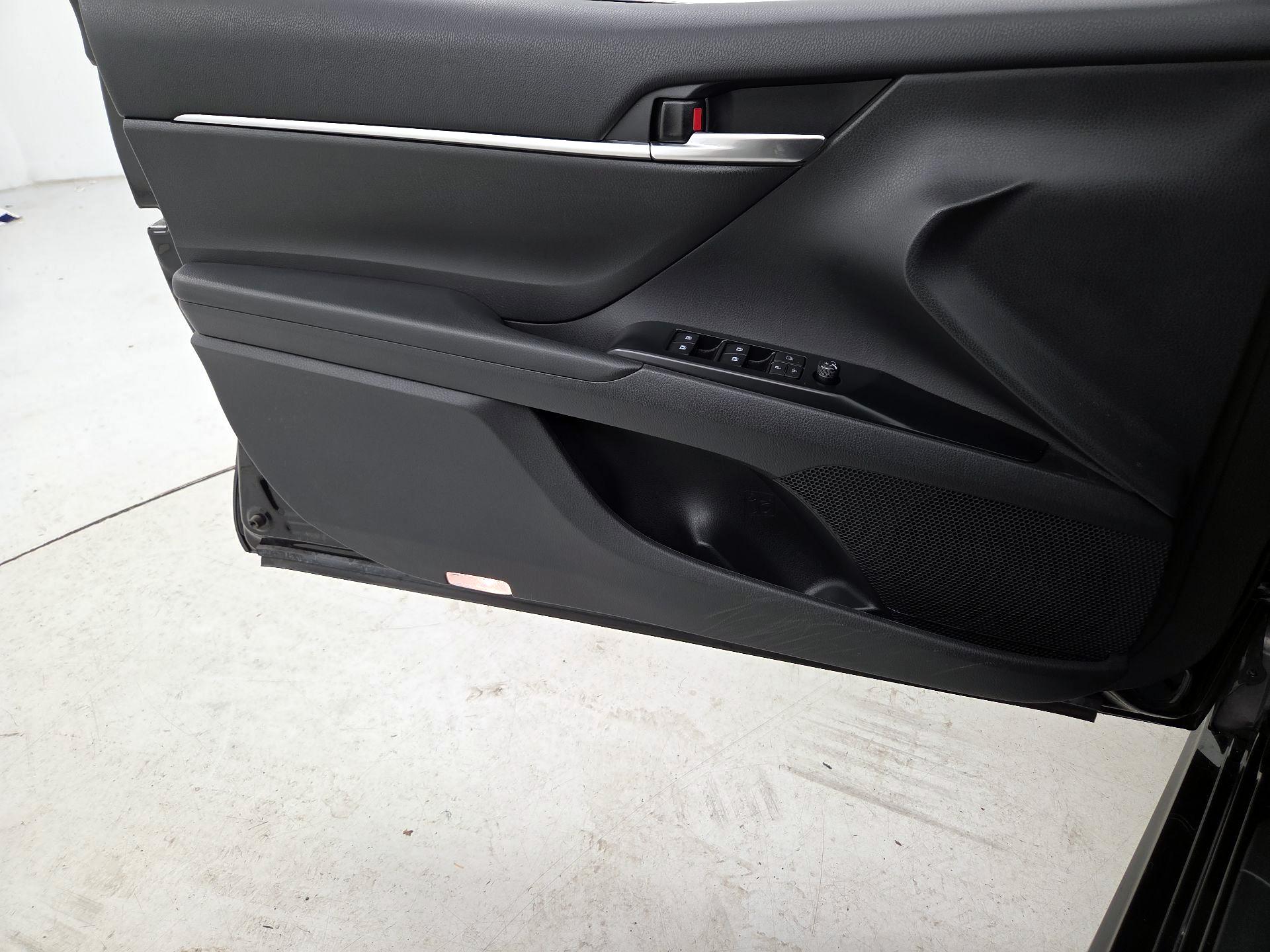 Thumbnail: 2019 Toyota Camry - 12