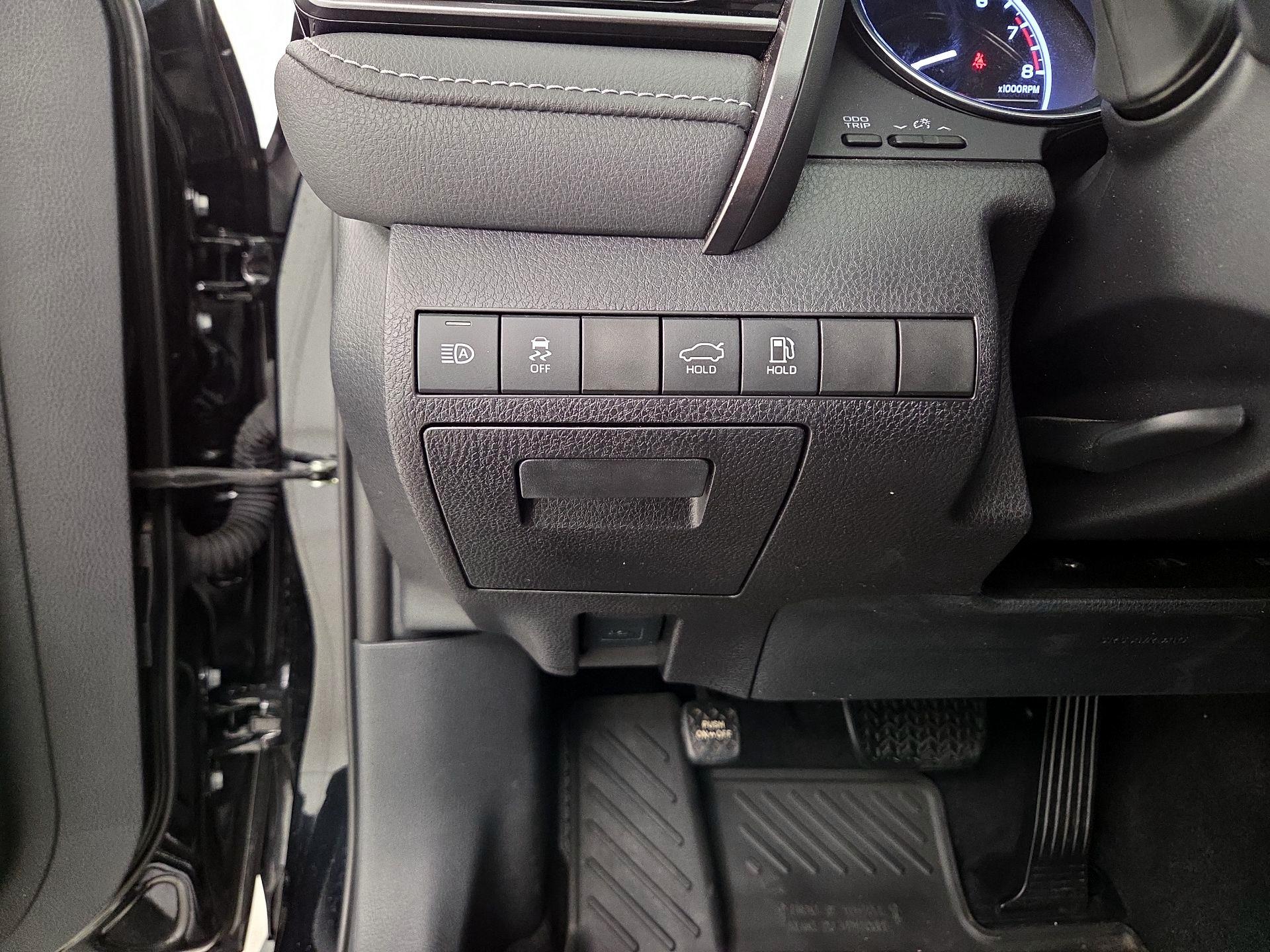 Thumbnail: 2019 Toyota Camry - 13