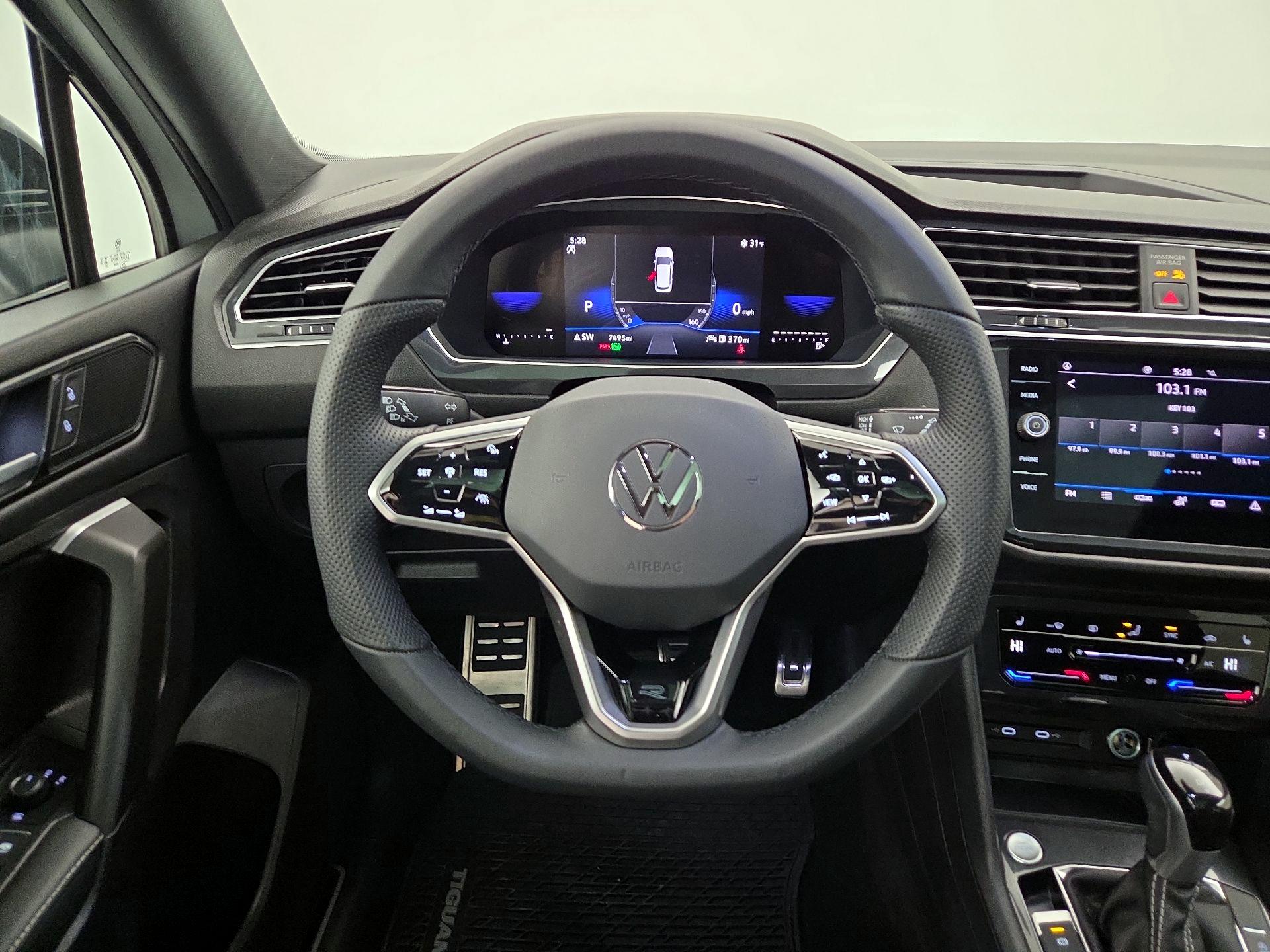 Thumbnail: 2023 Volkswagen Tiguan - 10