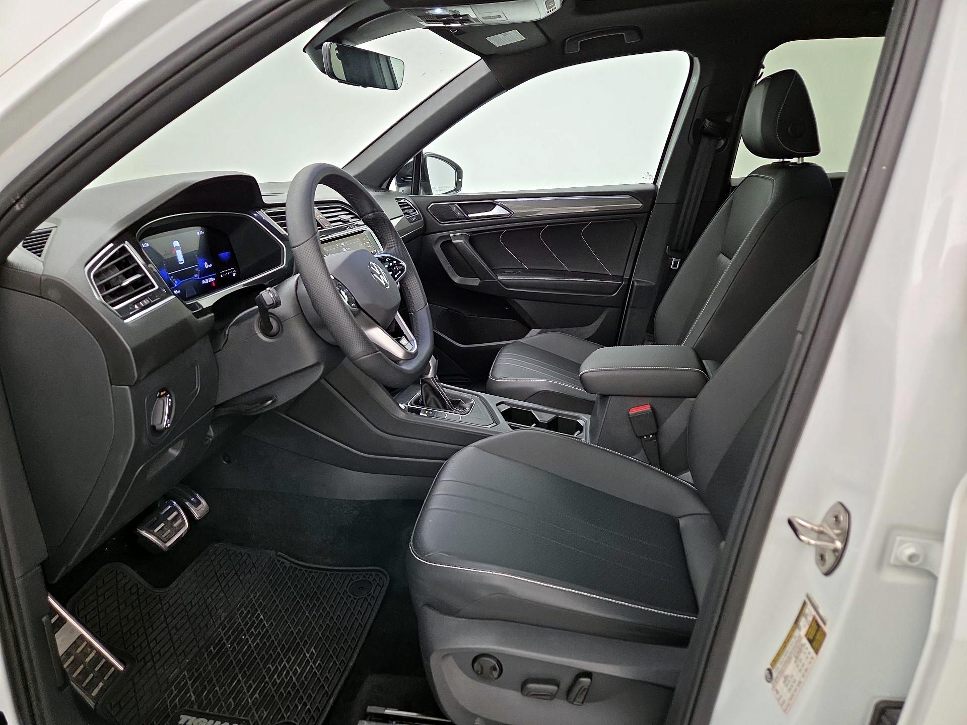 Thumbnail: 2023 Volkswagen Tiguan - 11