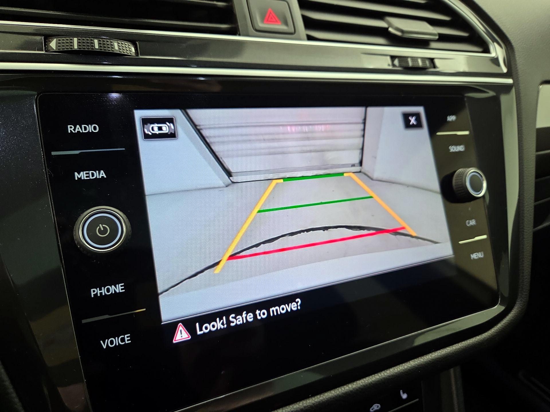 Thumbnail: 2023 Volkswagen Tiguan - 14