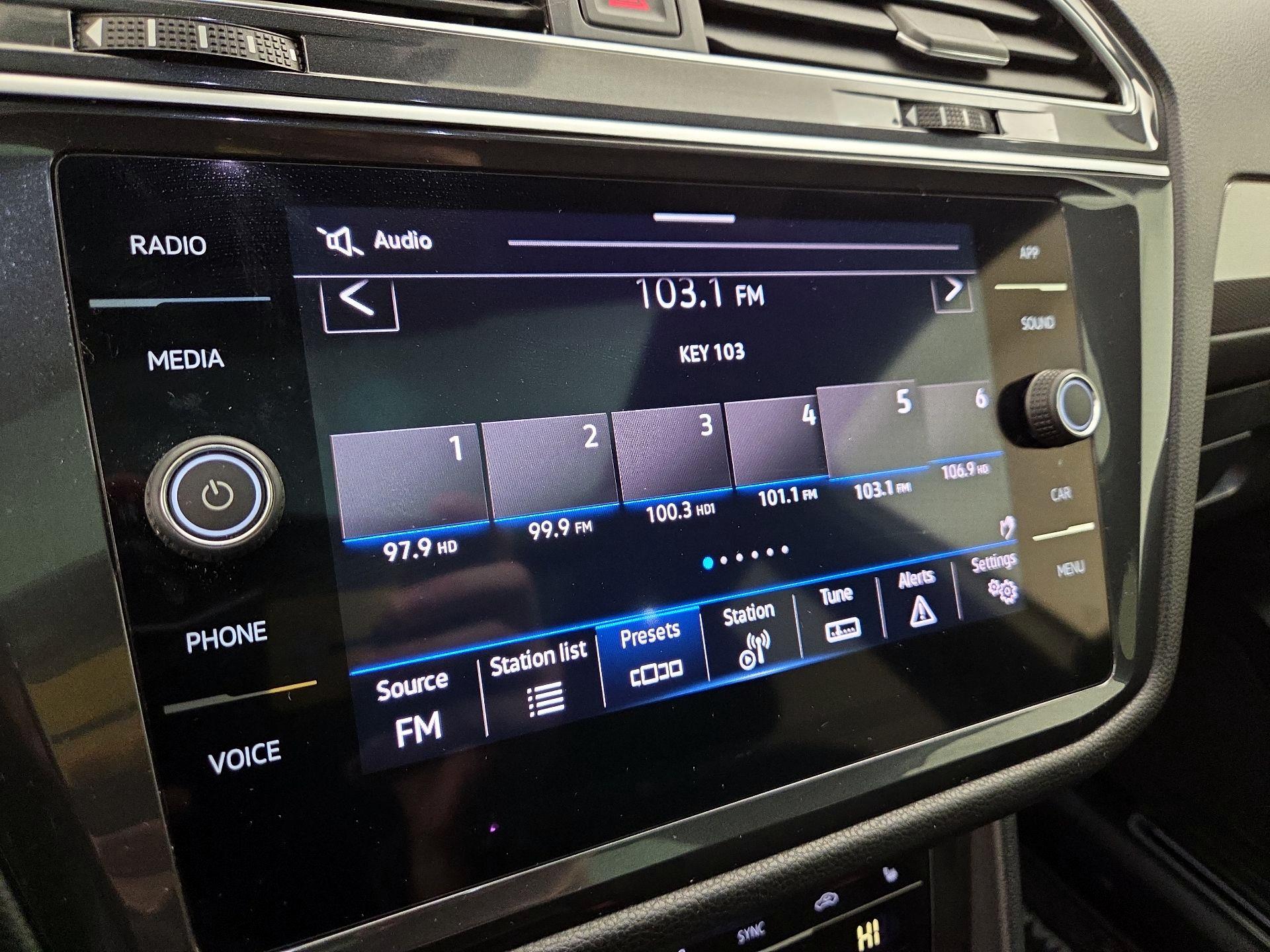 Thumbnail: 2023 Volkswagen Tiguan - 15