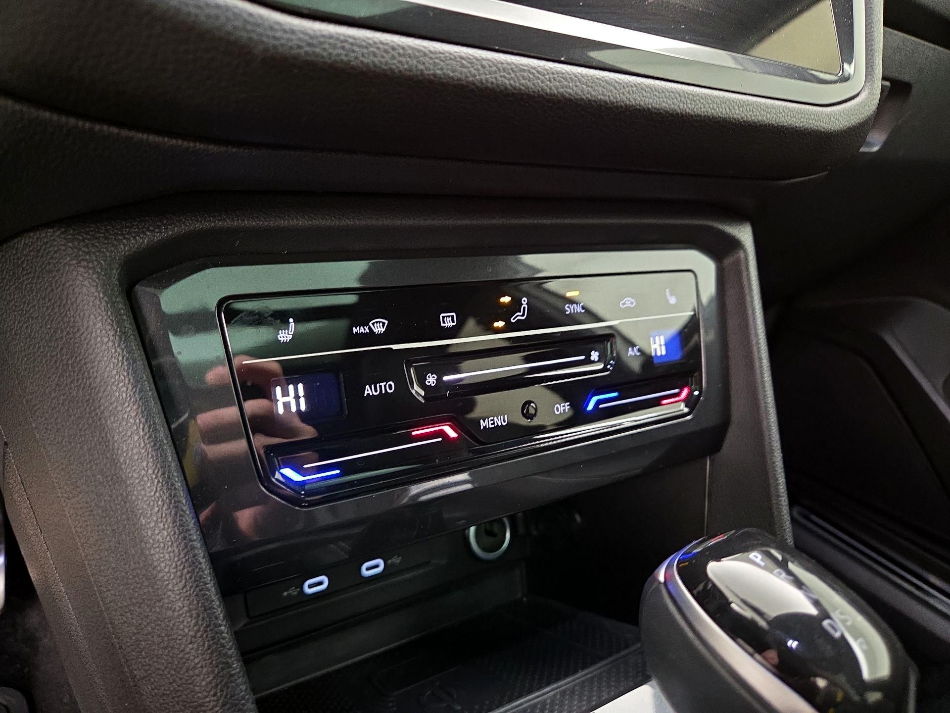 Thumbnail: 2023 Volkswagen Tiguan - 16