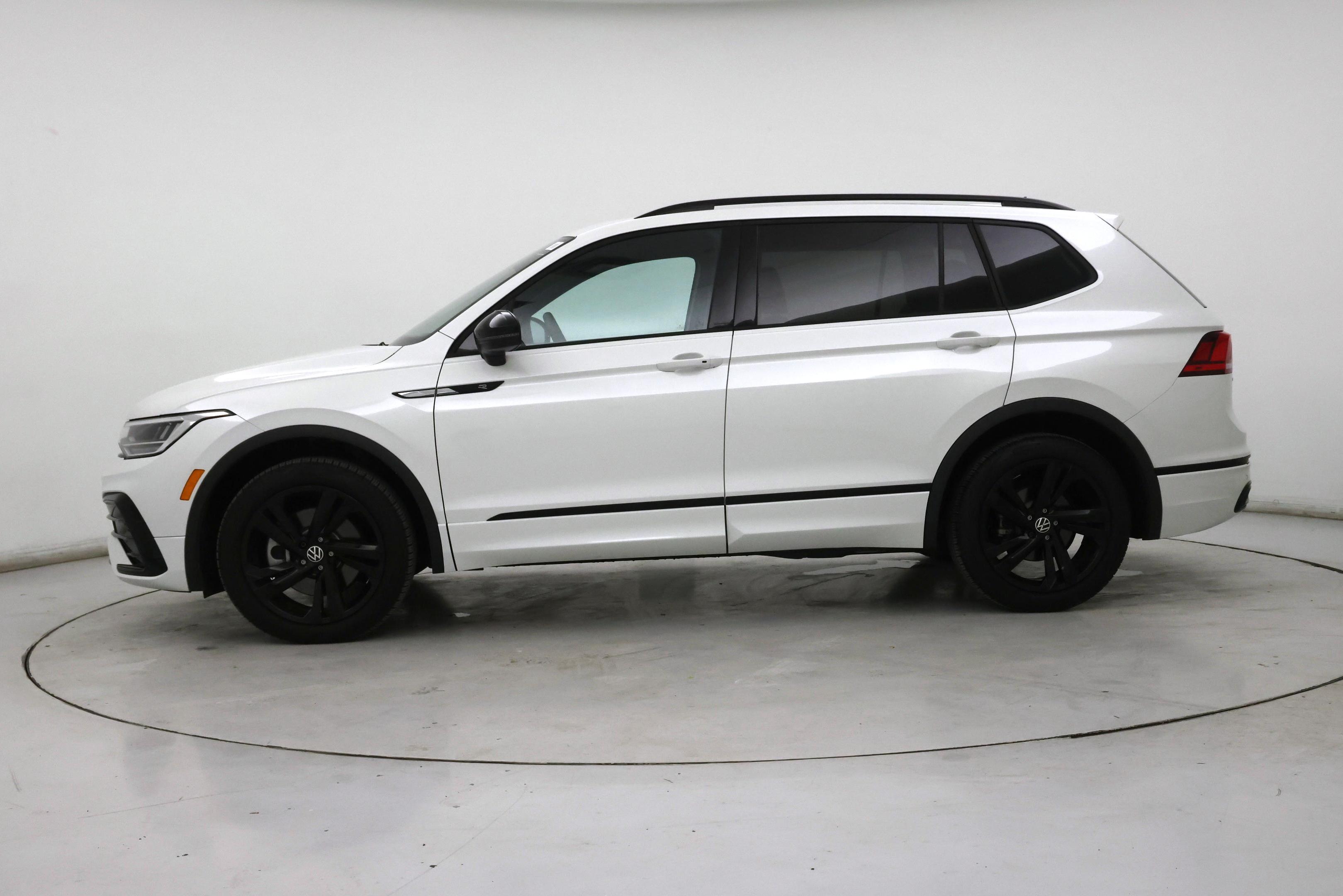 Thumbnail: 2023 Volkswagen Tiguan - 3