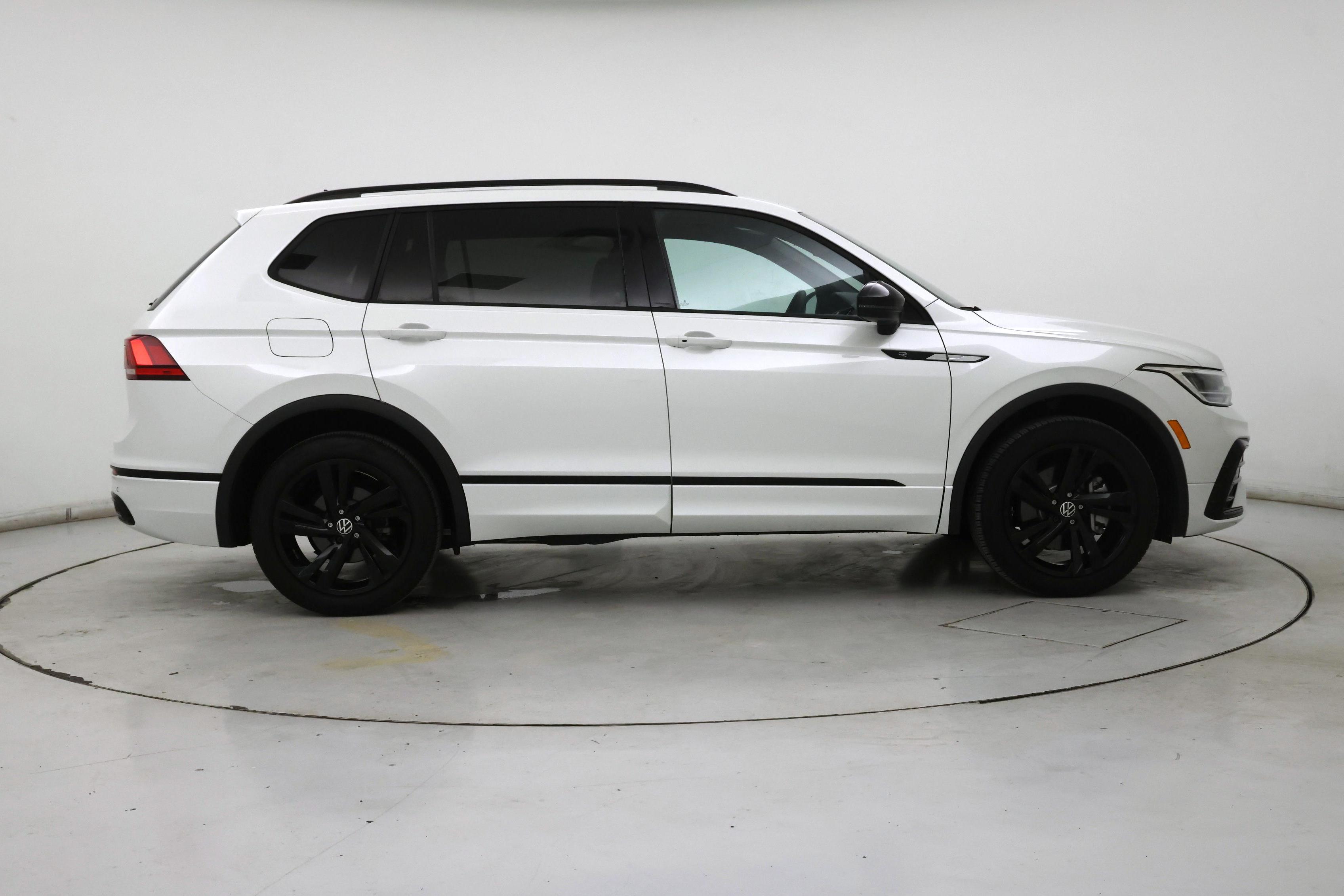 Thumbnail: 2023 Volkswagen Tiguan - 7