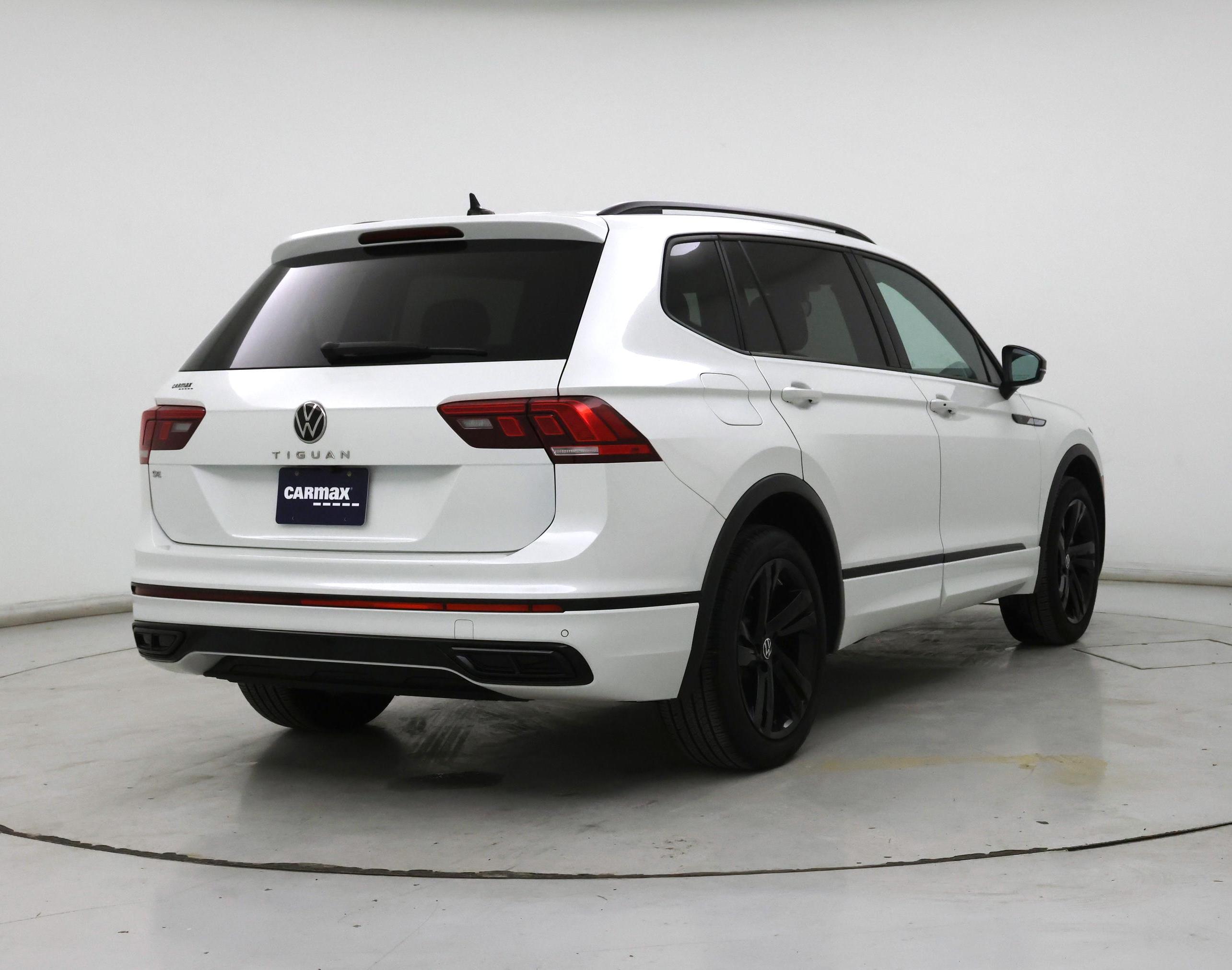 Thumbnail: 2023 Volkswagen Tiguan - 8