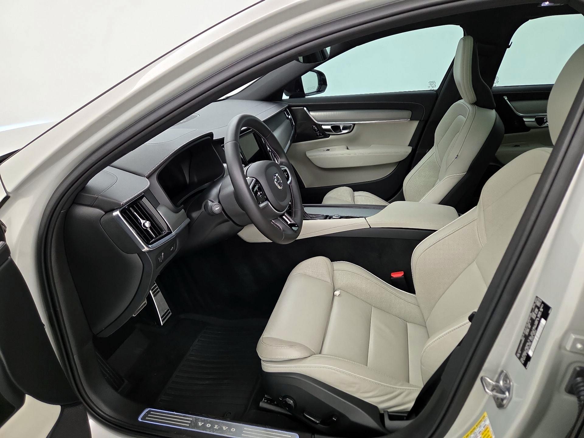 Thumbnail: 2021 Volvo V90 - 11