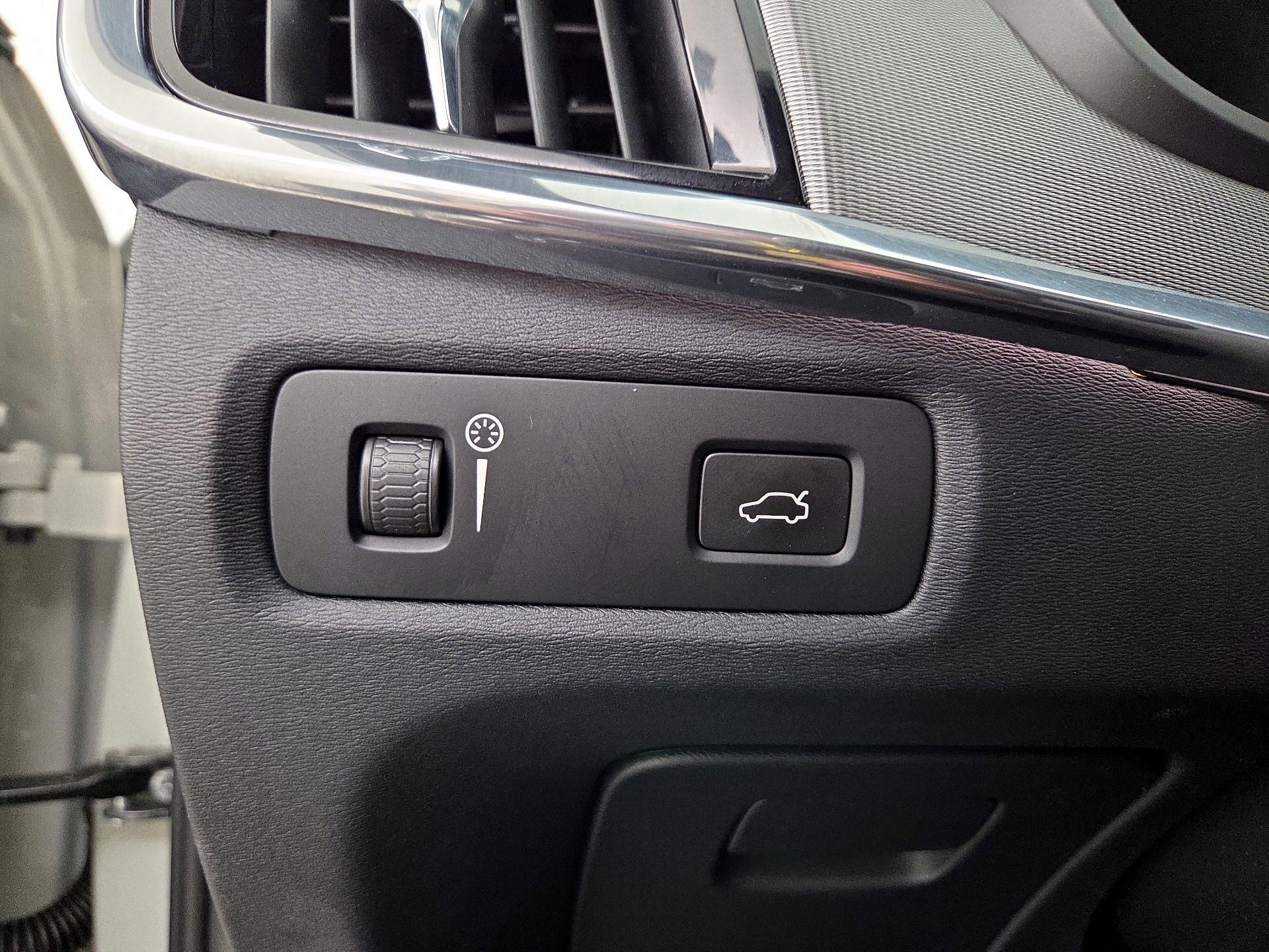 Thumbnail: 2021 Volvo V90 - 13