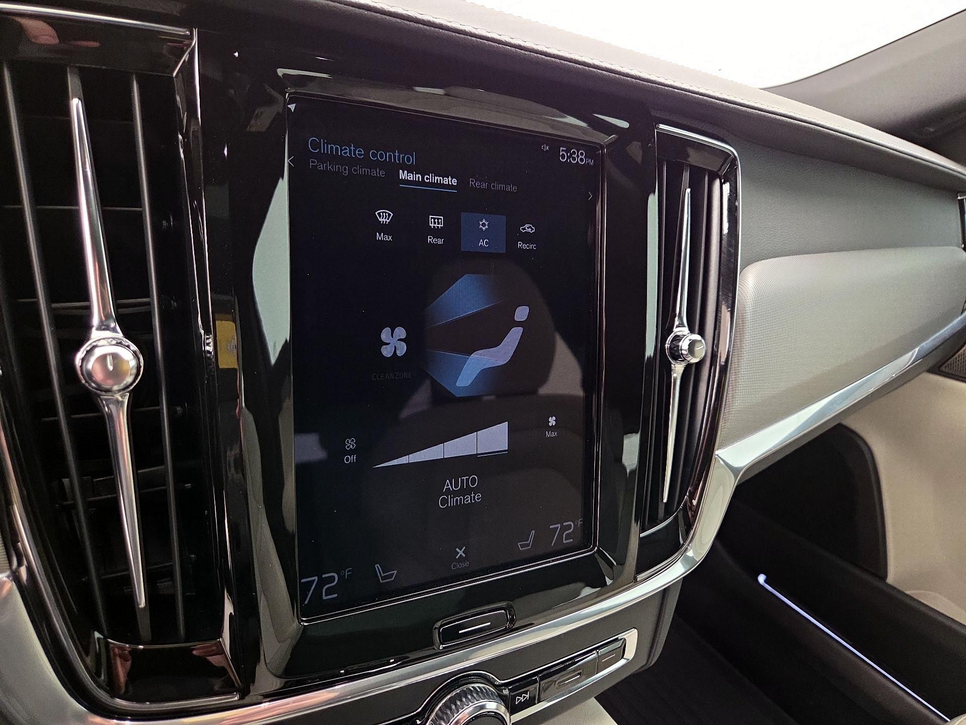 Thumbnail: 2021 Volvo V90 - 17