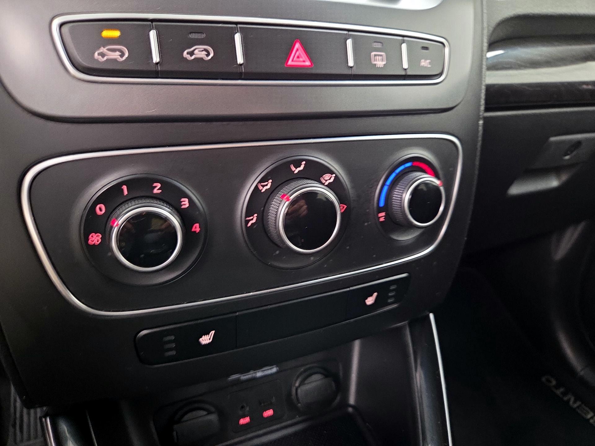 Thumbnail: 2014 Kia Sorento - 16