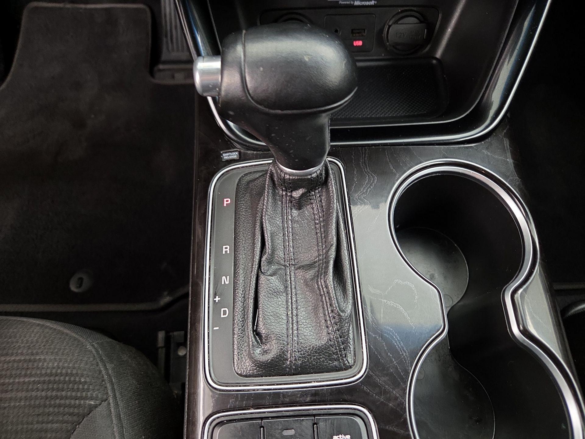 Thumbnail: 2014 Kia Sorento - 17