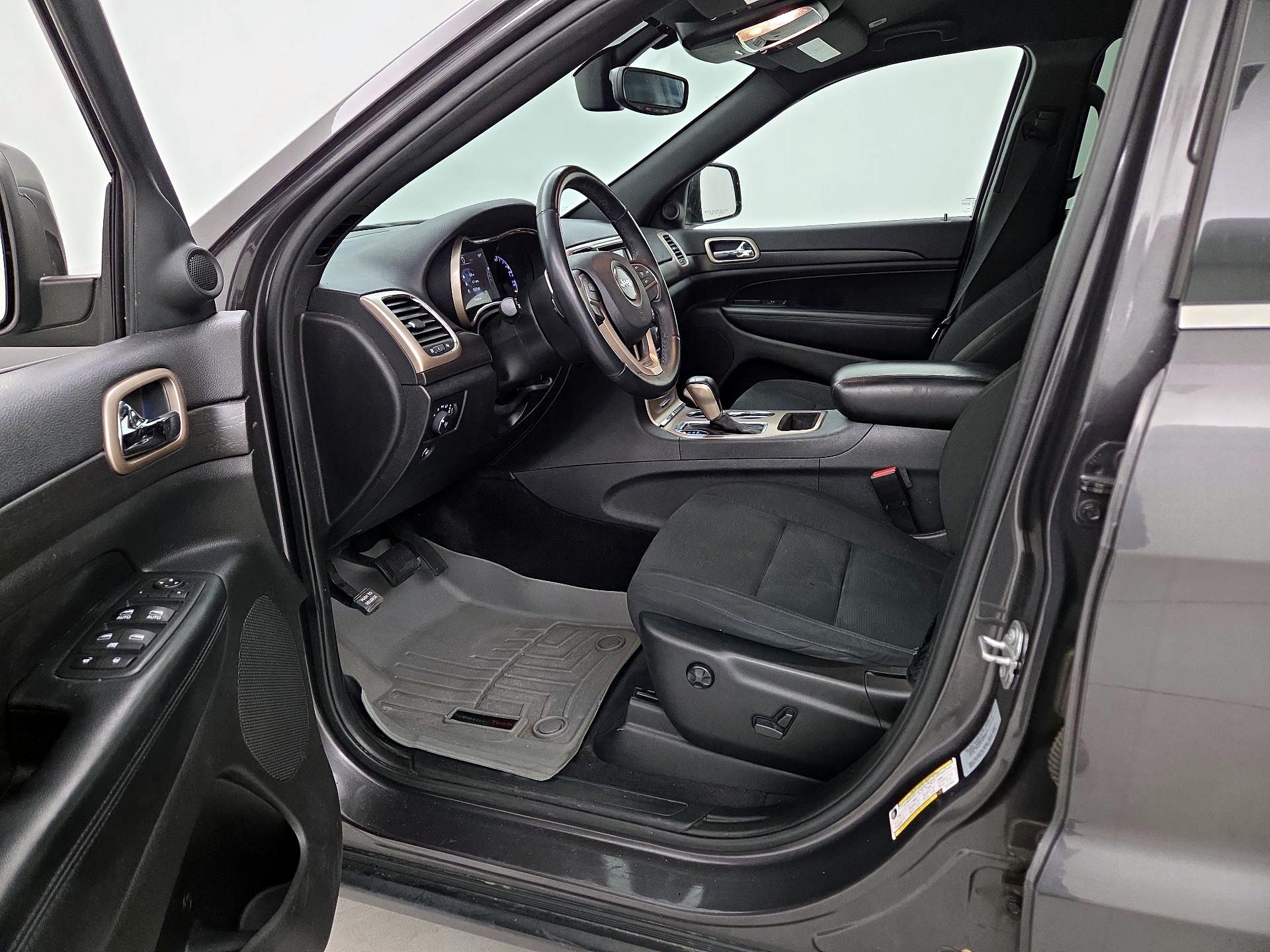 Thumbnail: 2017 Jeep Grand Cherokee - 11