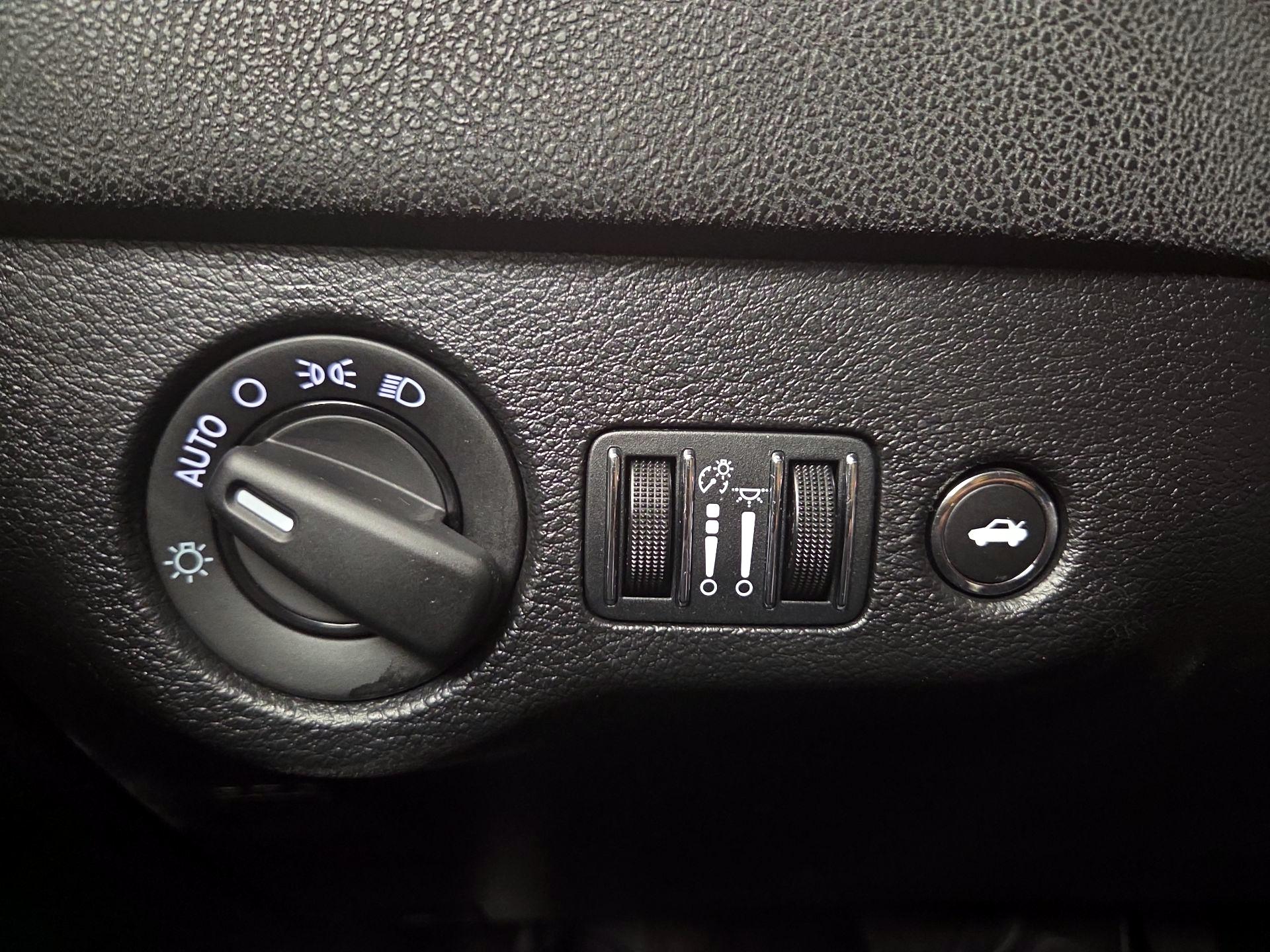 Thumbnail: 2017 Dodge Charger - 13