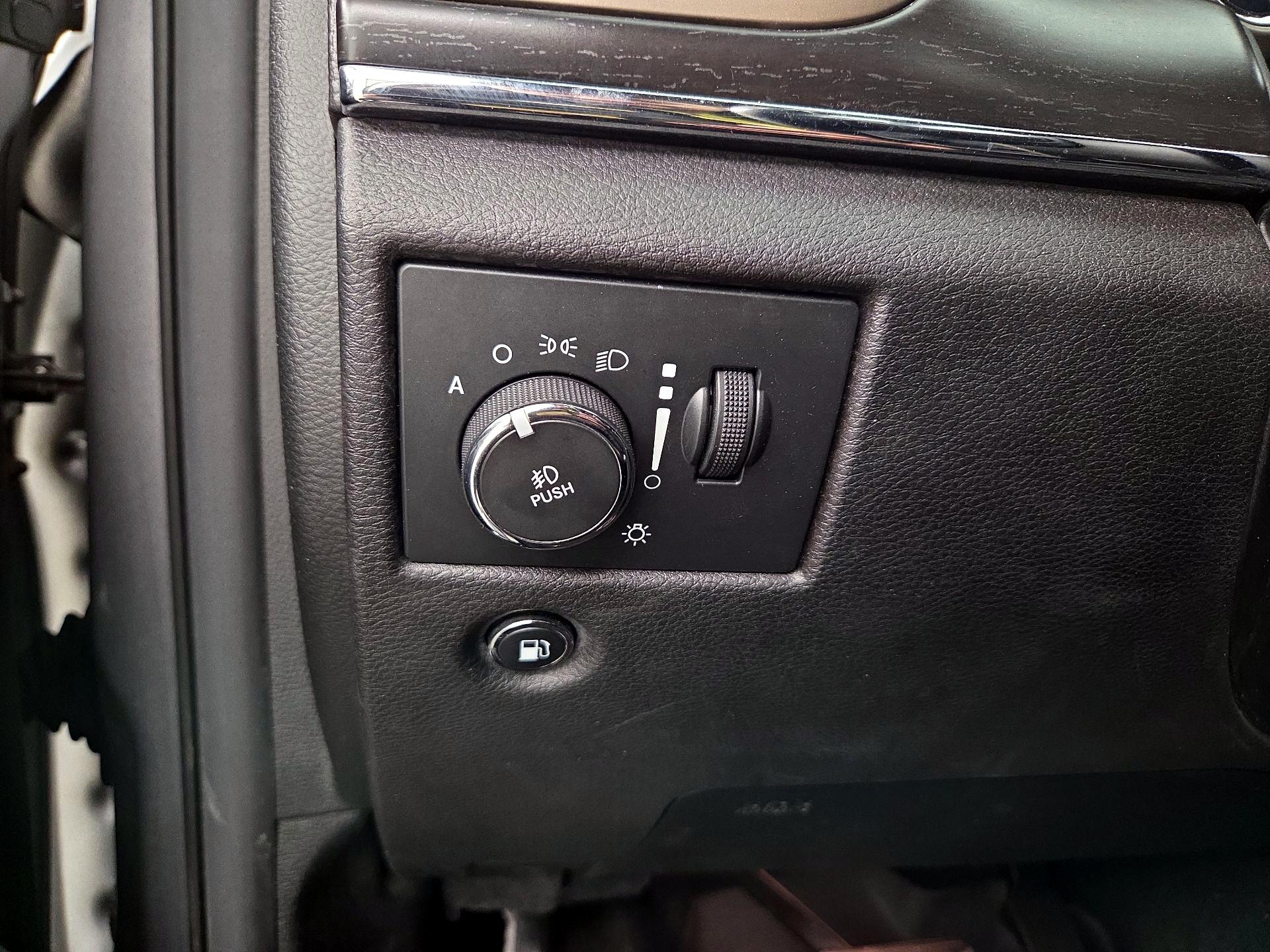 Thumbnail: 2014 Jeep Grand Cherokee - 13