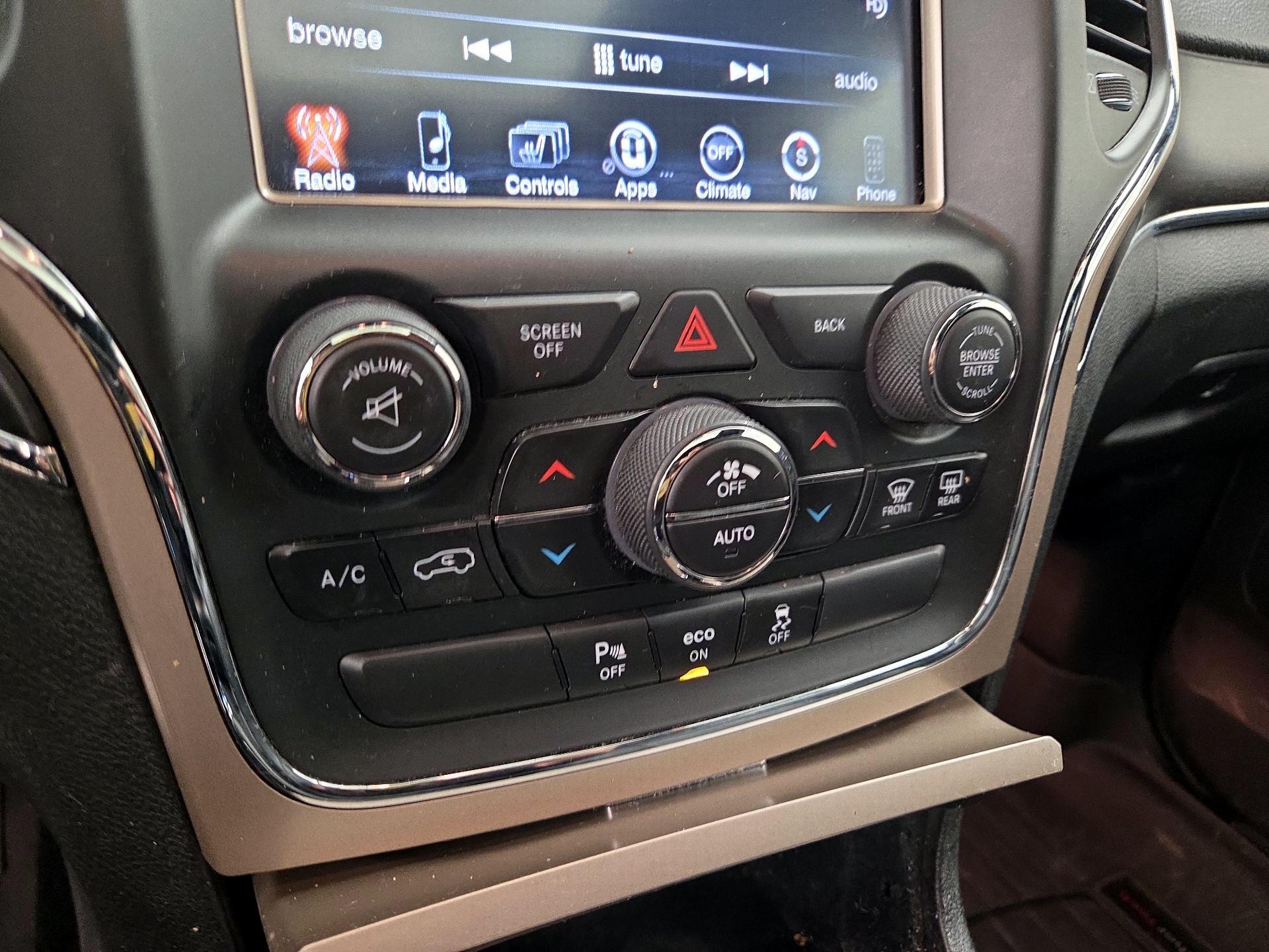 Thumbnail: 2014 Jeep Grand Cherokee - 17