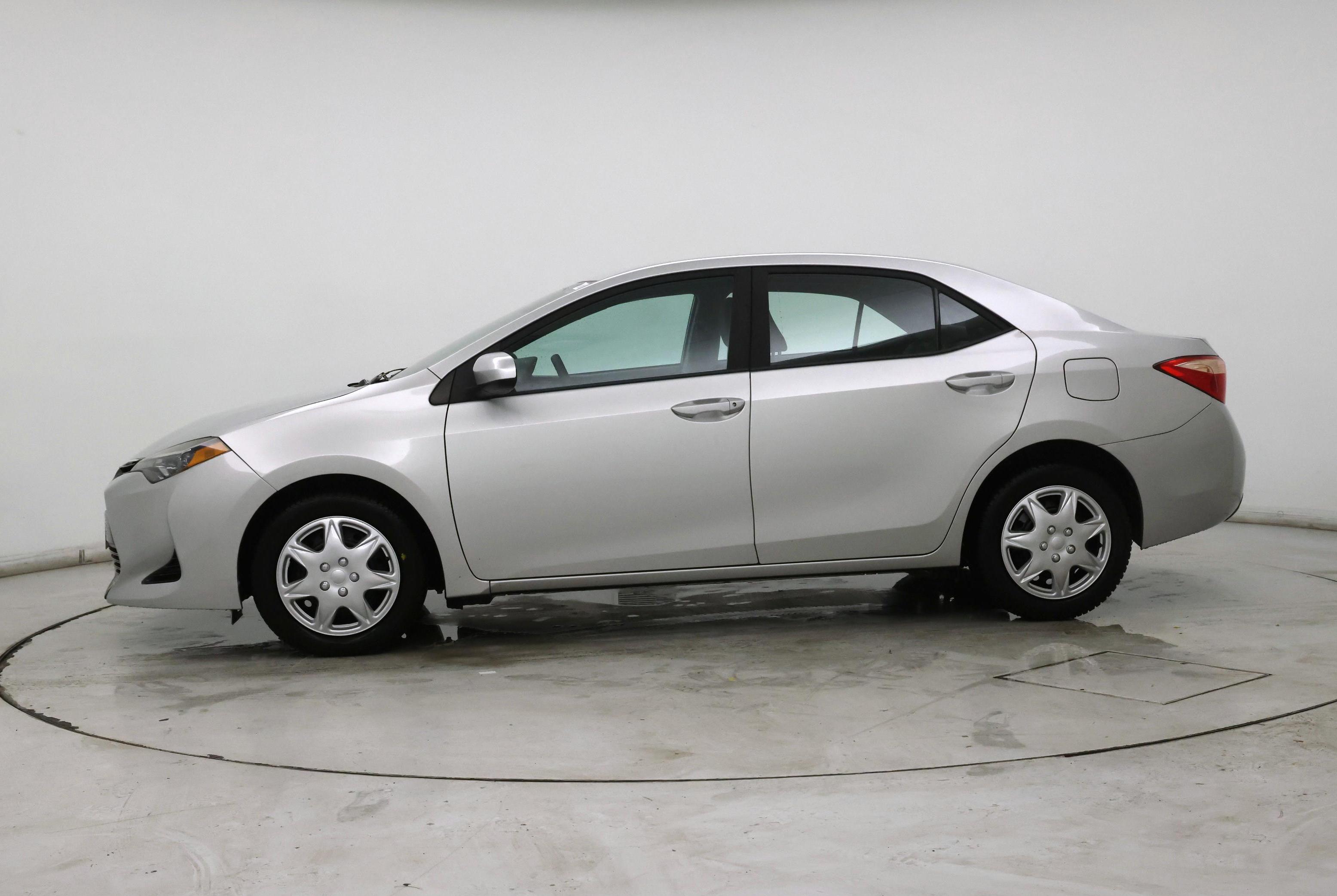 Thumbnail: 2018 Toyota Corolla - 3