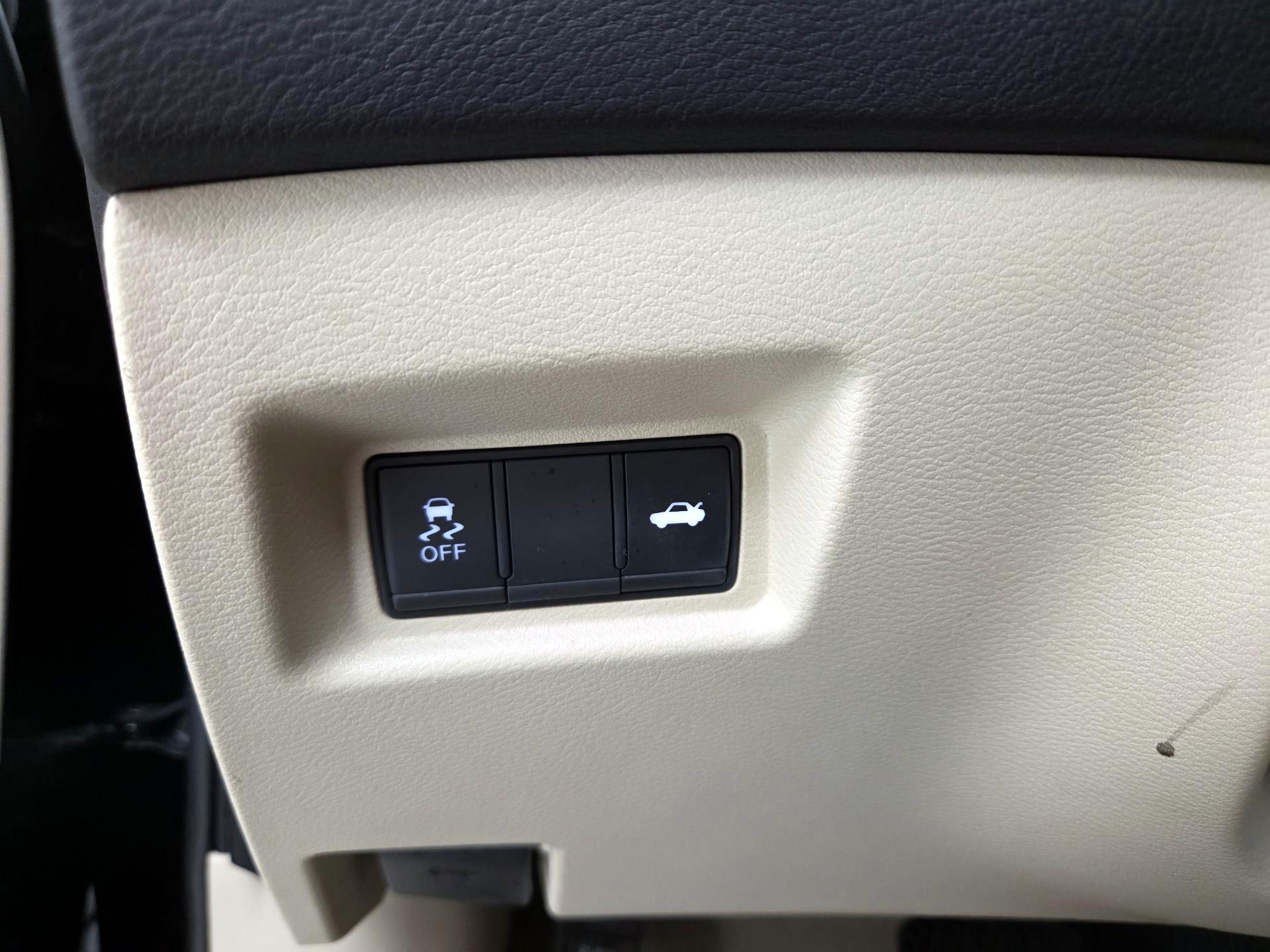 Thumbnail: 2017 INFINITI Q50 - 13