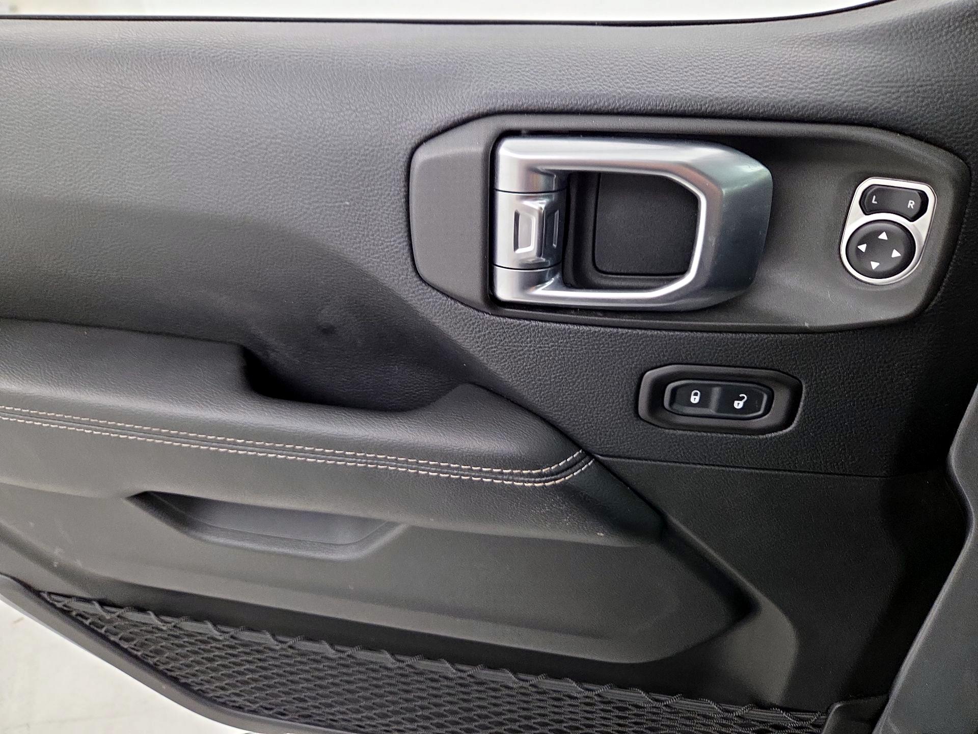 Thumbnail: 2018 Jeep Wrangler - 12