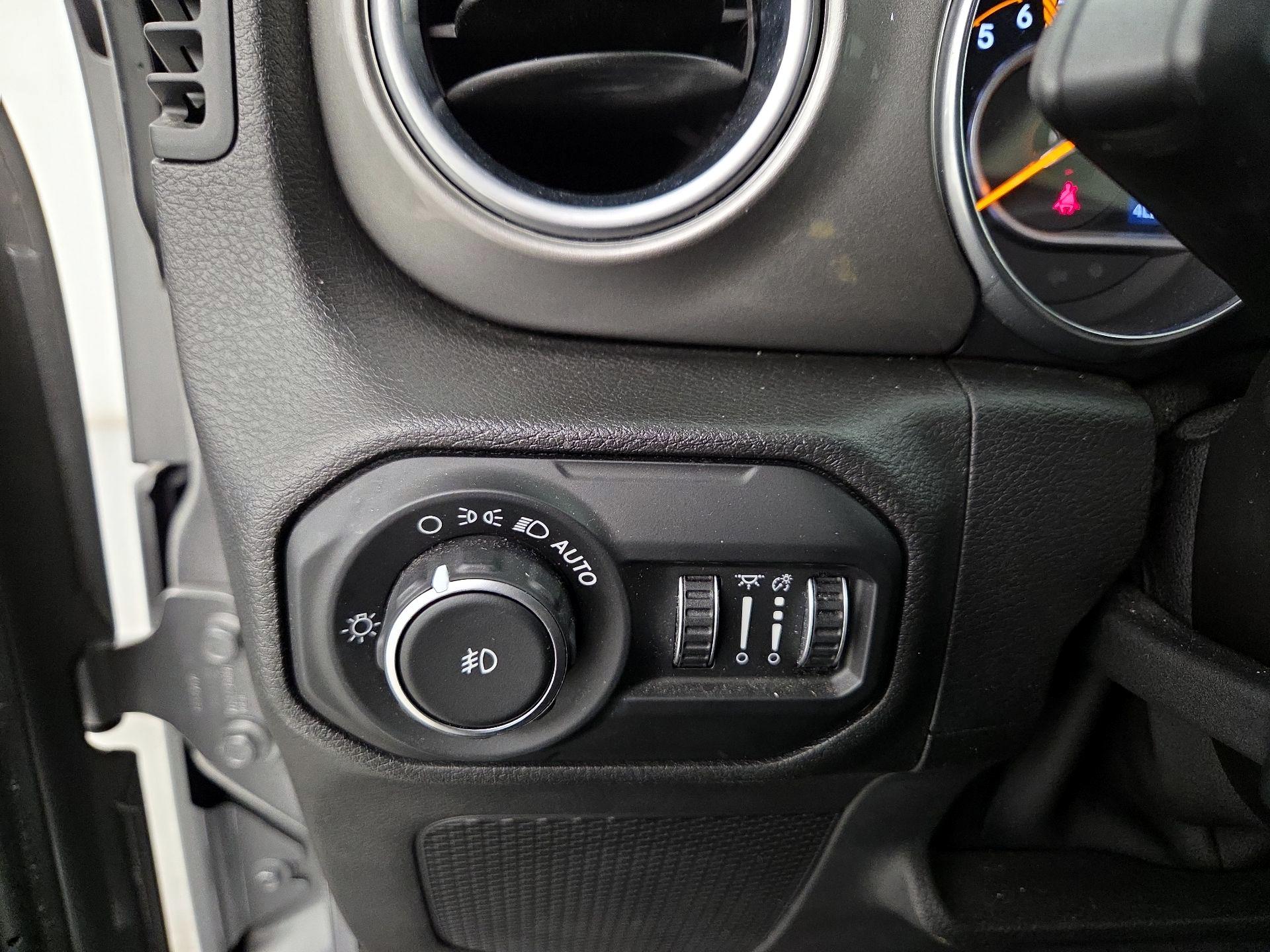 Thumbnail: 2018 Jeep Wrangler - 13