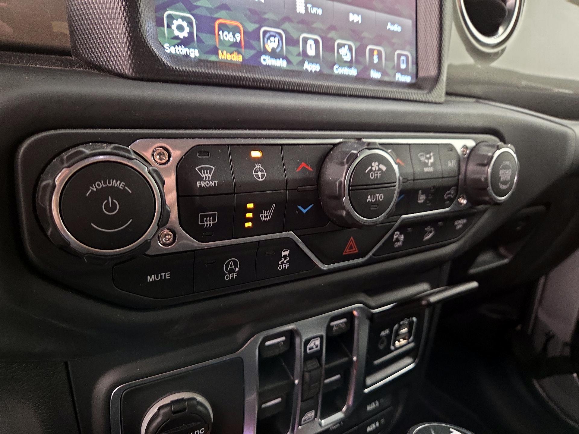 Thumbnail: 2018 Jeep Wrangler - 17