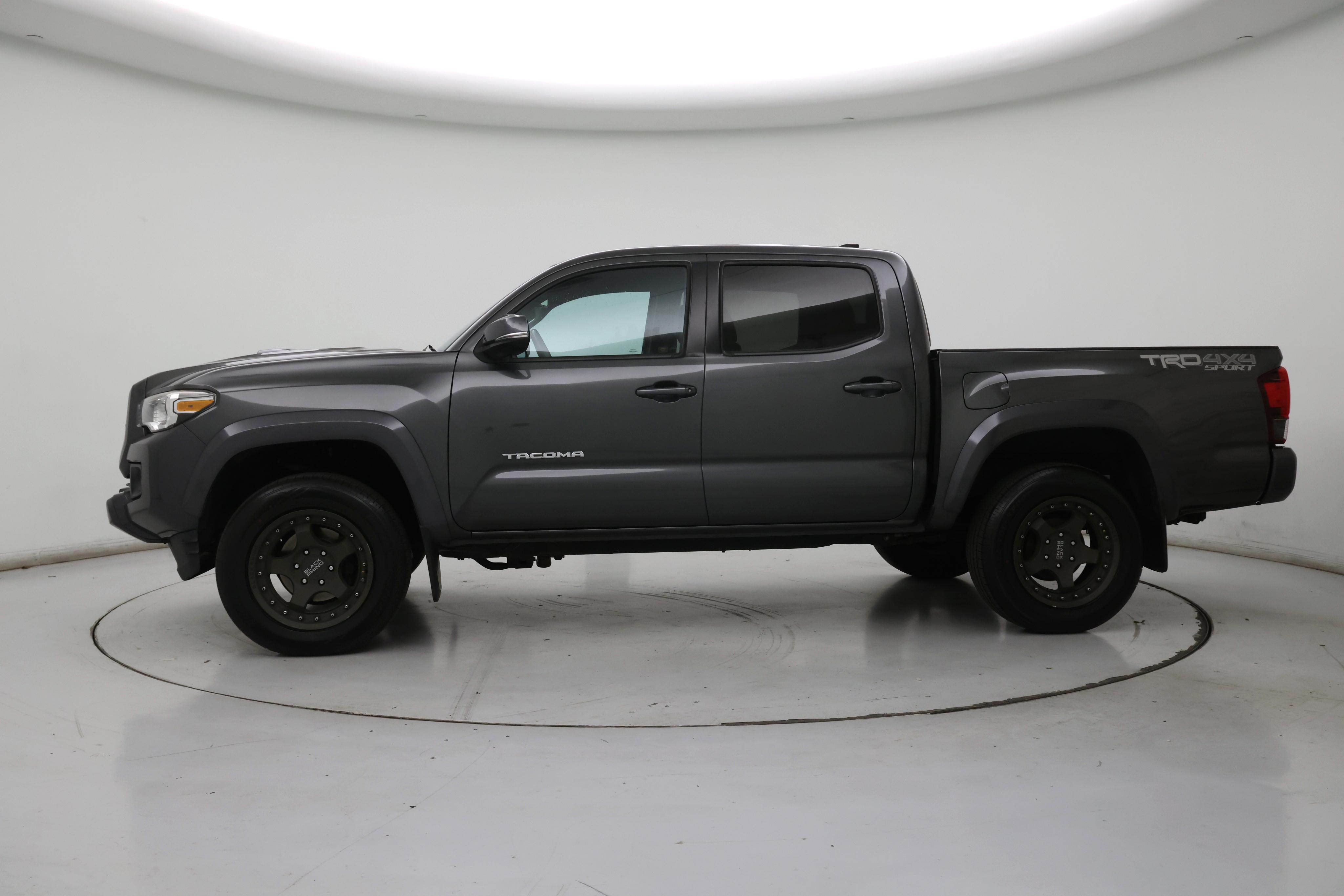 Thumbnail: 2019 Toyota Tacoma - 3