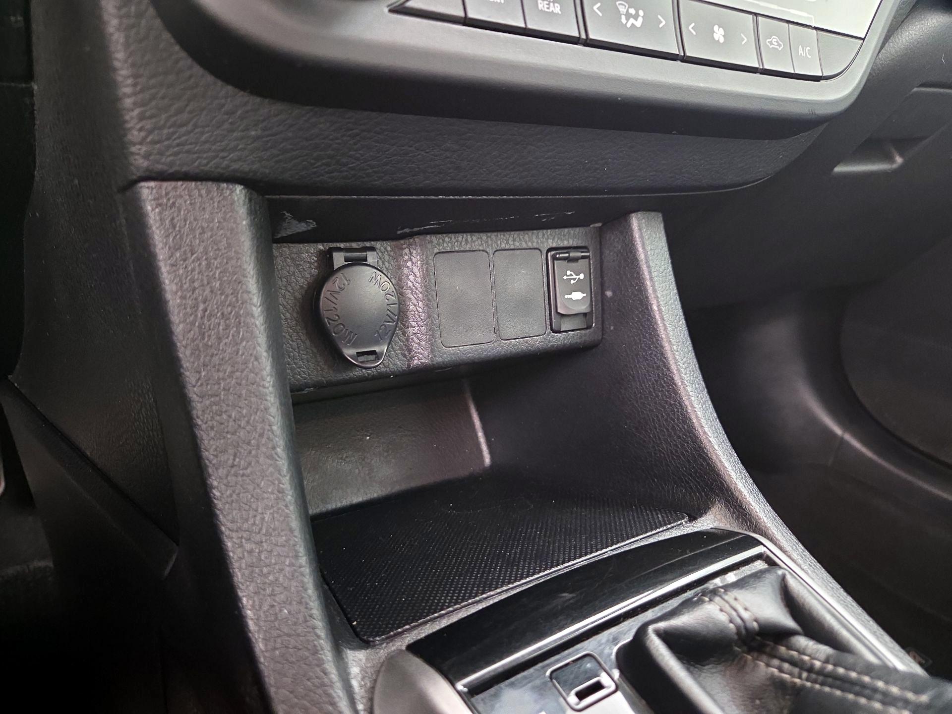 Thumbnail: 2014 Toyota Corolla - 18