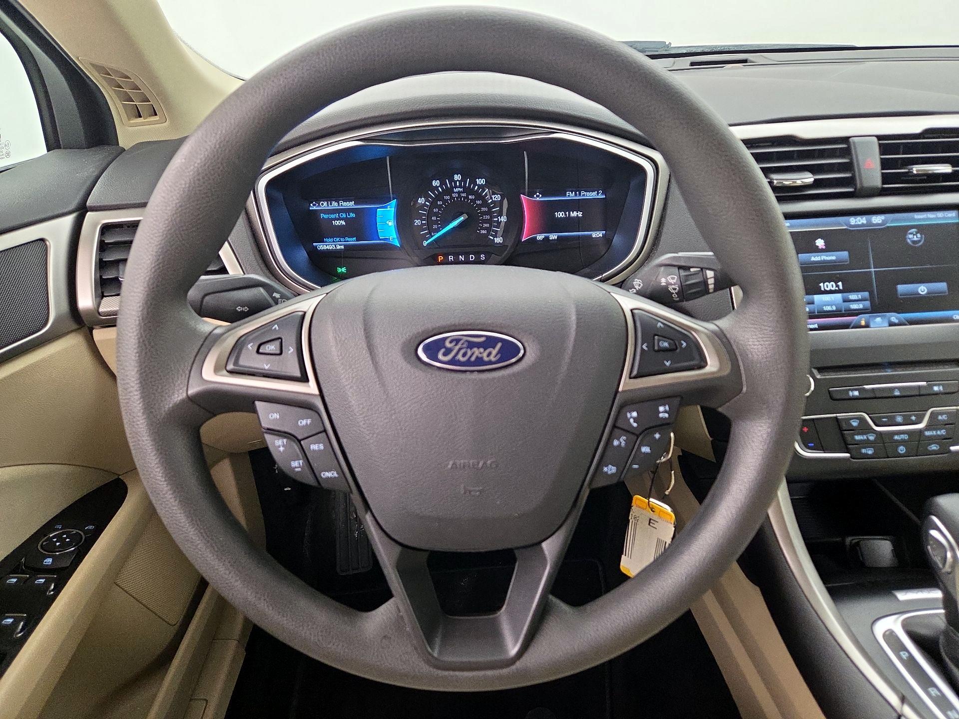 Thumbnail: 2016 Ford Fusion - 10