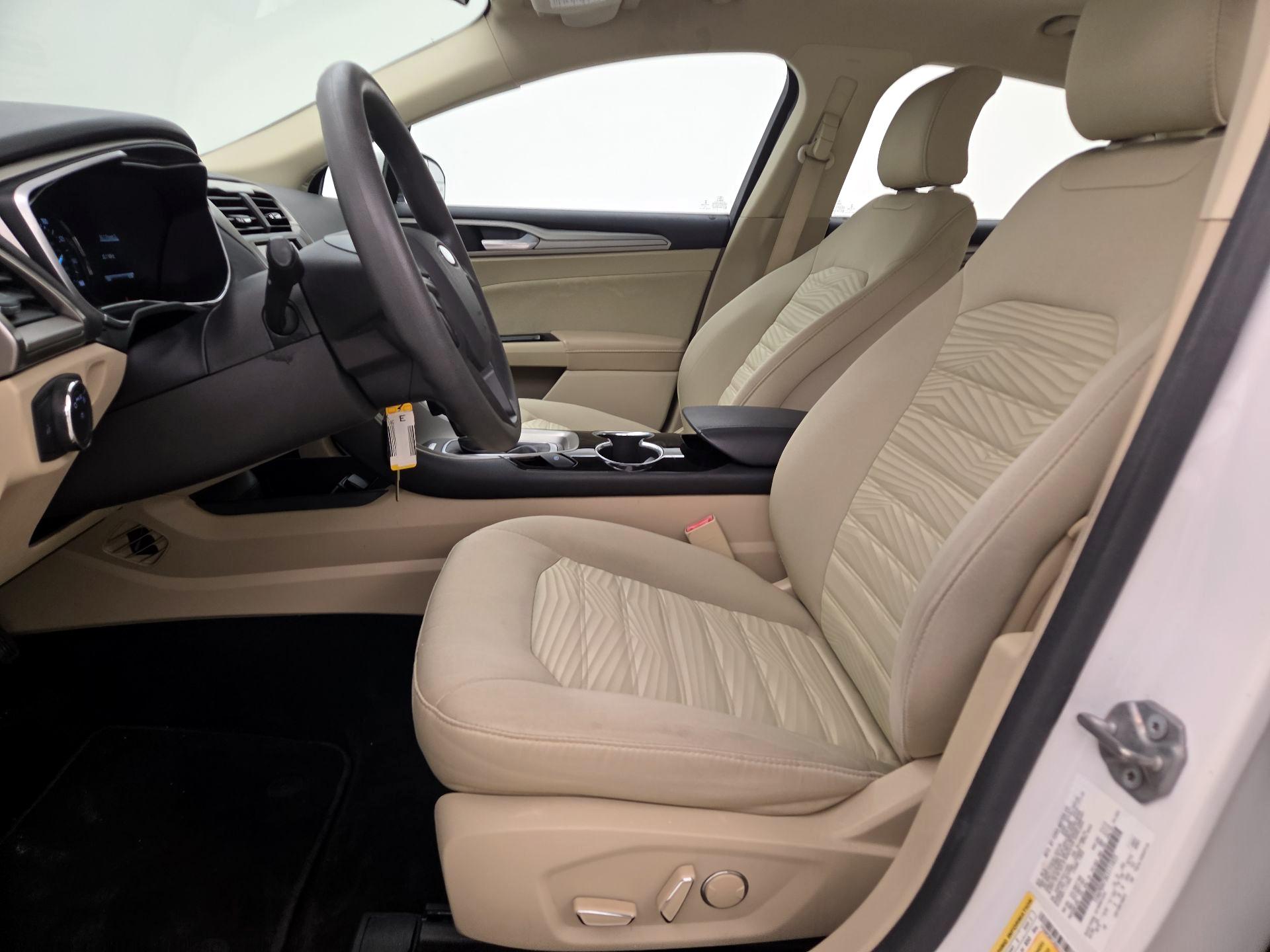 Thumbnail: 2016 Ford Fusion - 11