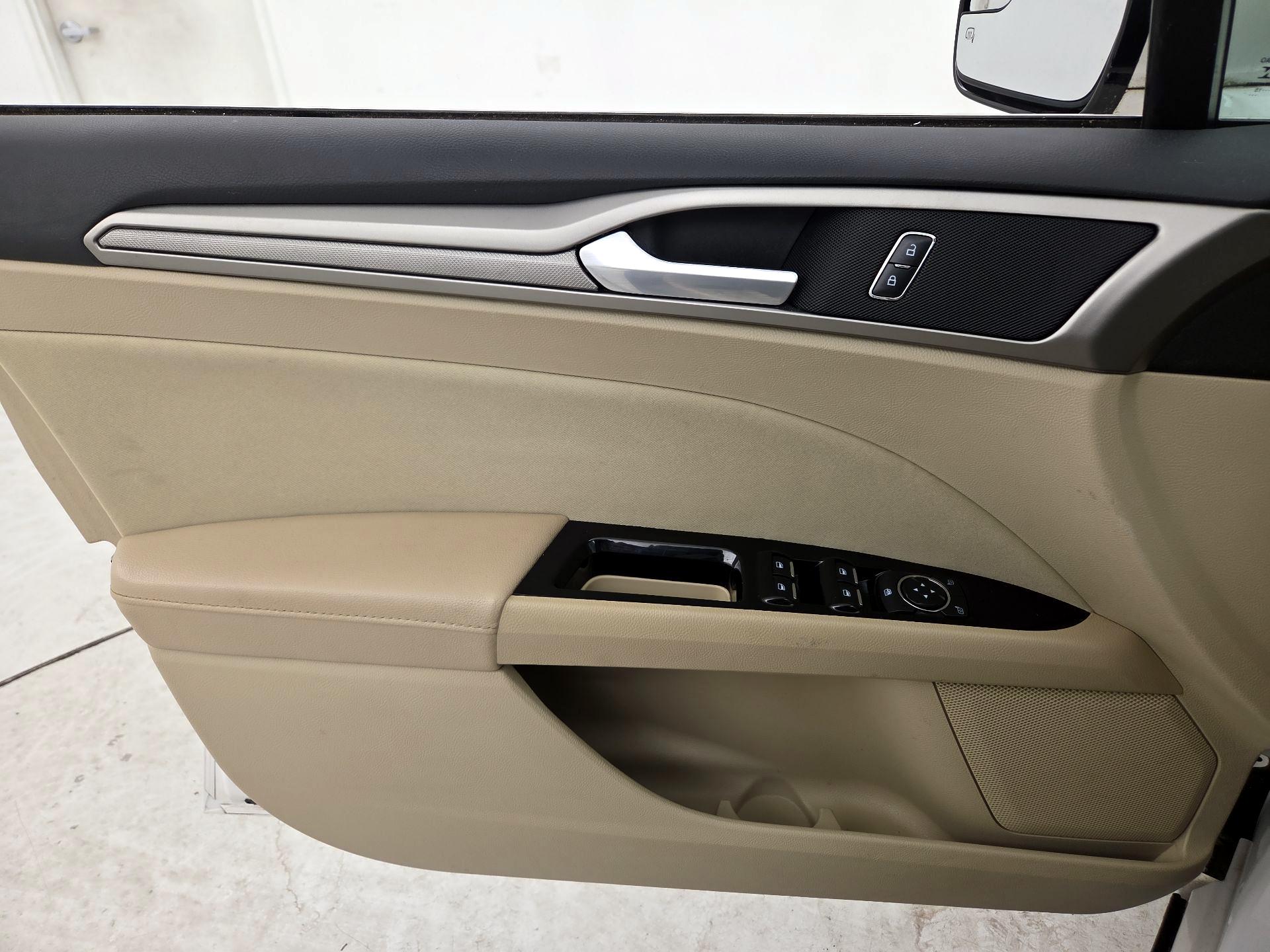 Thumbnail: 2016 Ford Fusion - 12