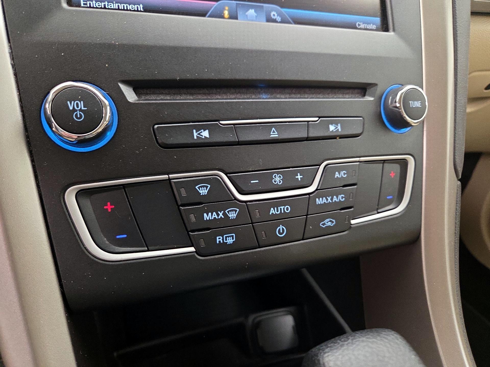 Thumbnail: 2016 Ford Fusion - 16