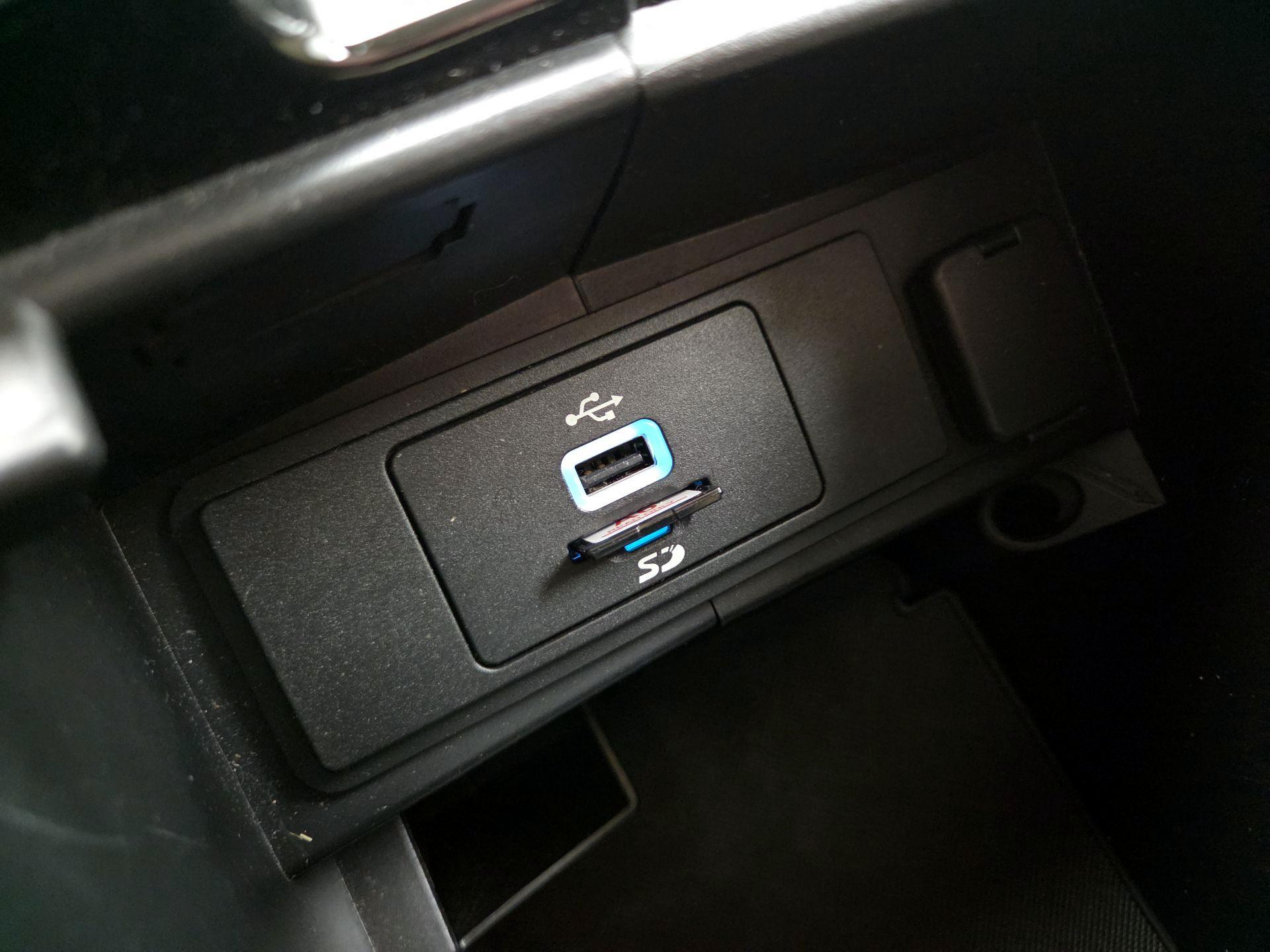 Thumbnail: 2016 Ford Fusion - 18