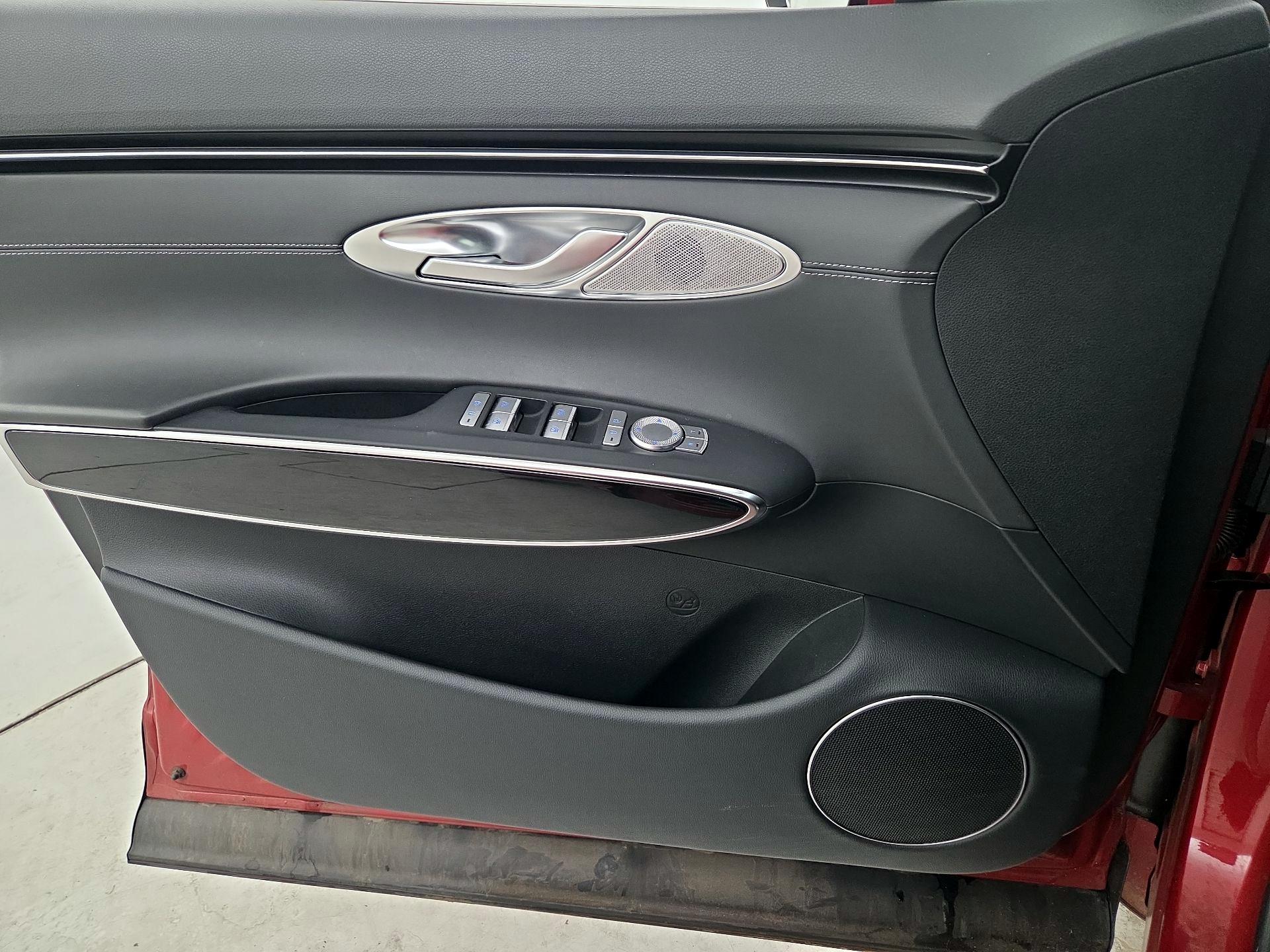 Thumbnail: 2023 Genesis GV70 - 12