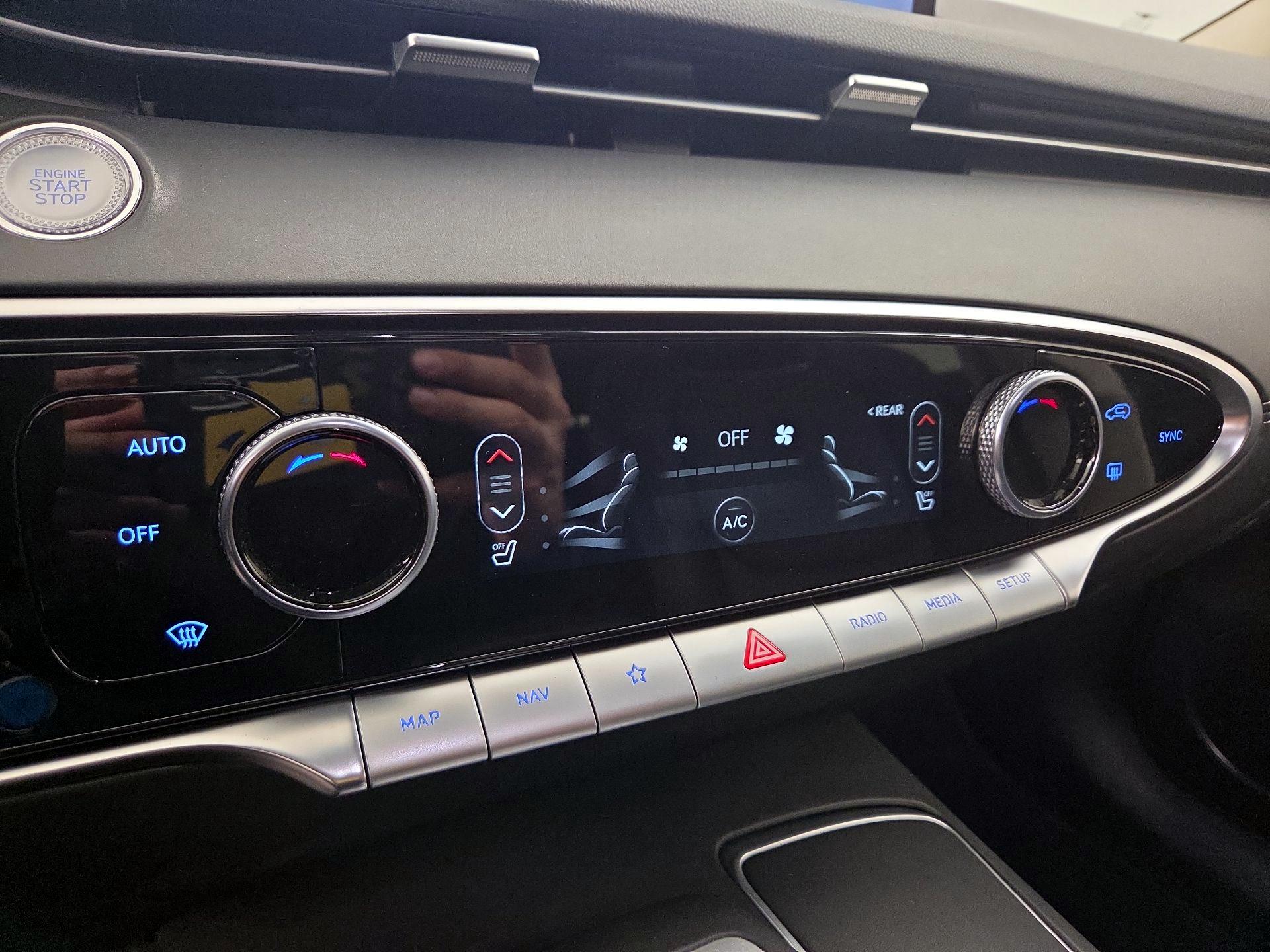 Thumbnail: 2023 Genesis GV70 - 17