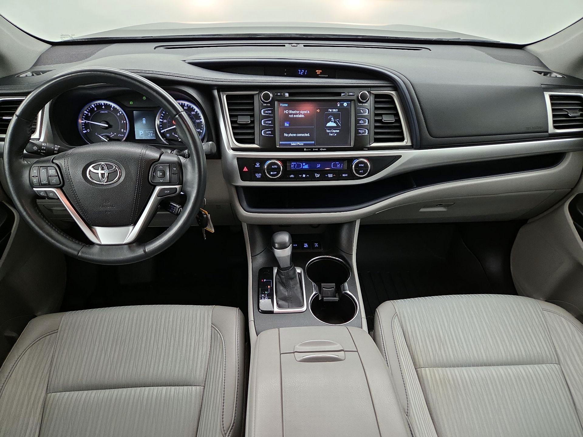 Thumbnail: 2016 Toyota Highlander - 9