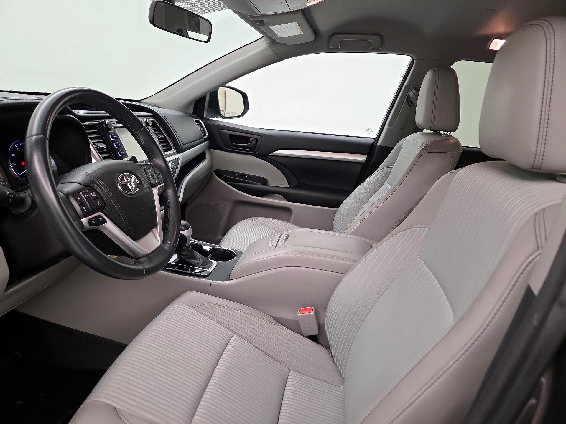 Thumbnail: 2016 Toyota Highlander - 11